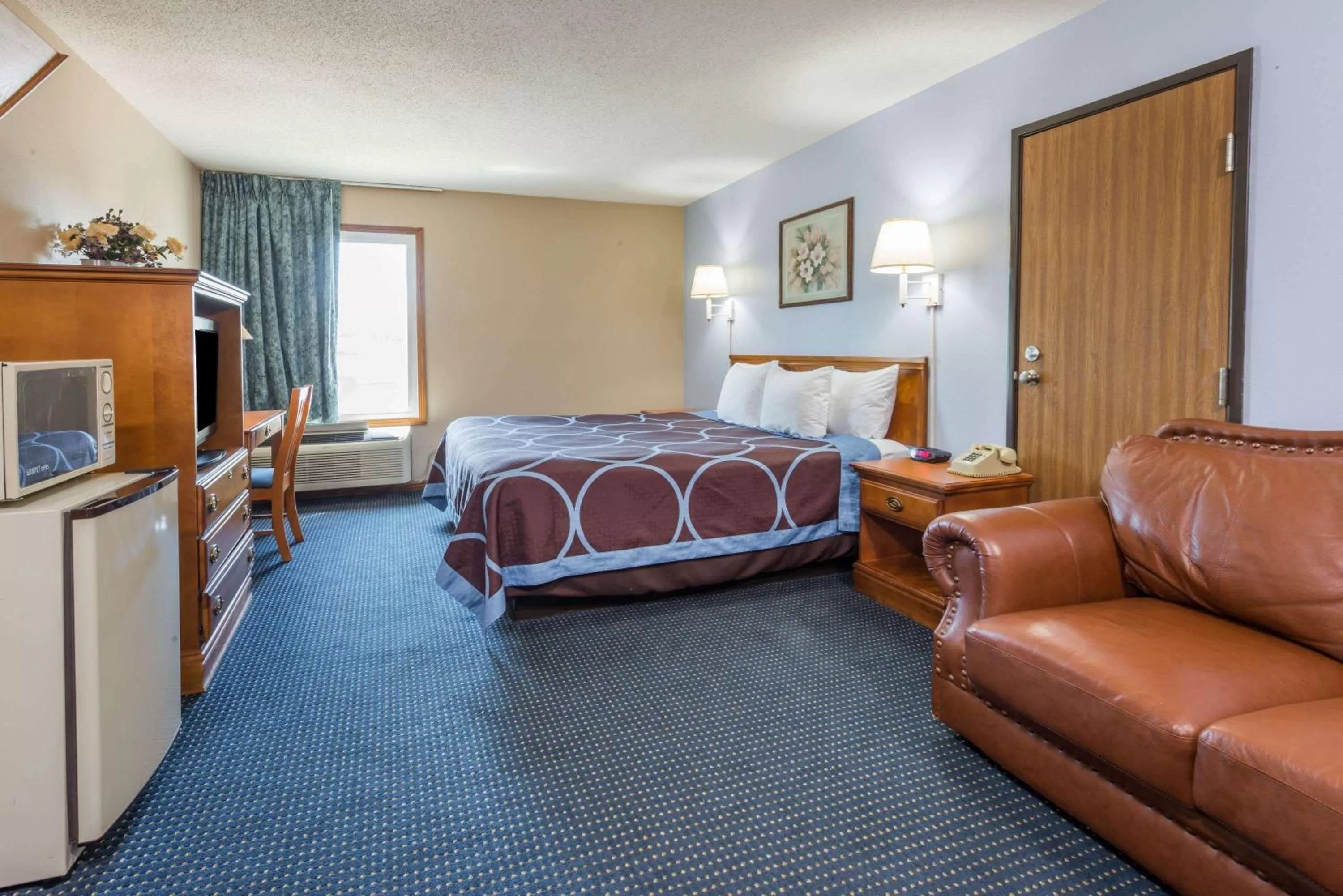 Photo of the whole room, Bed in Super 8 by Wyndham O'Fallon MO/St. Louis Area