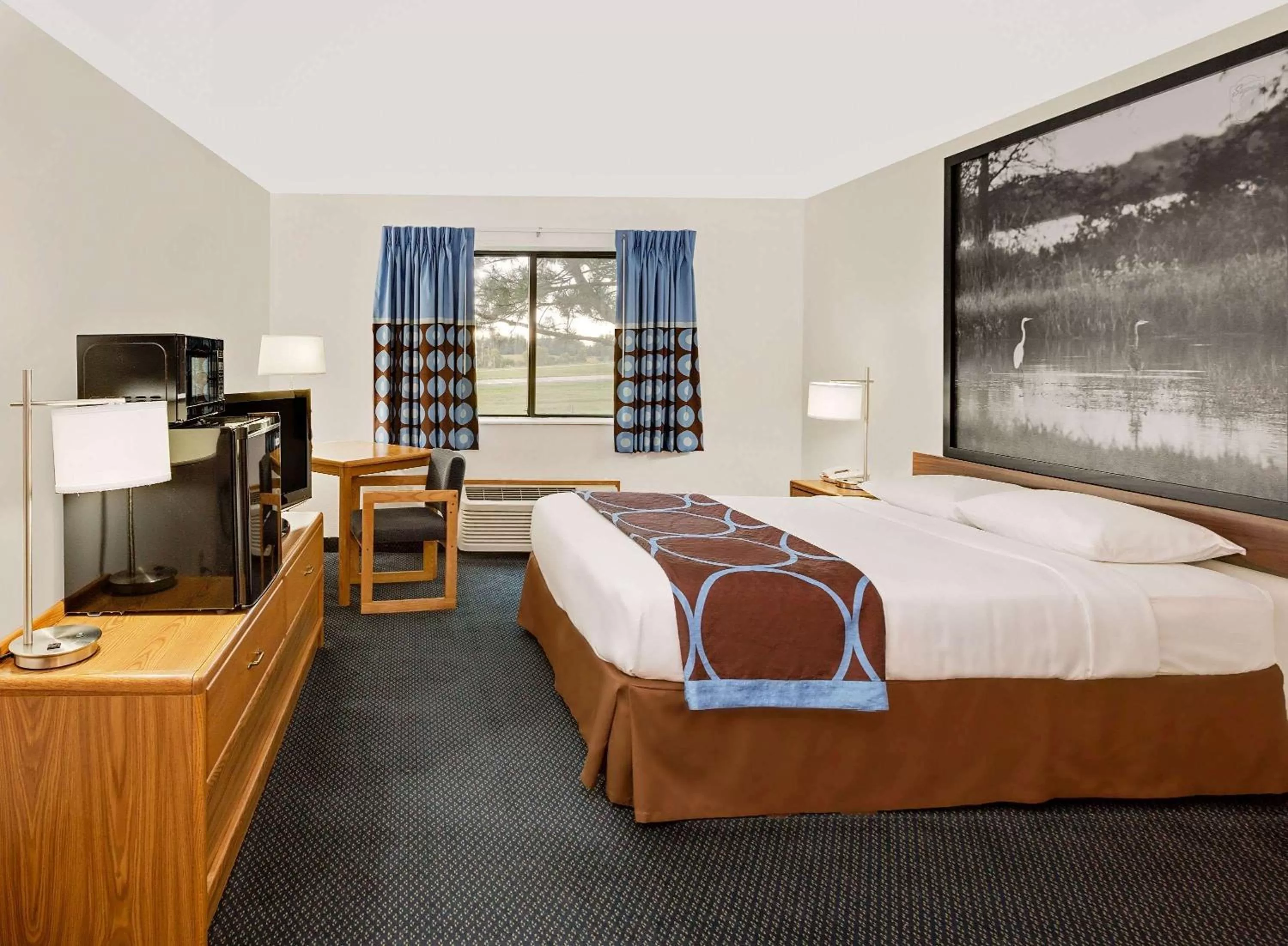 Photo of the whole room, Bed in Super 8 by Wyndham St. James