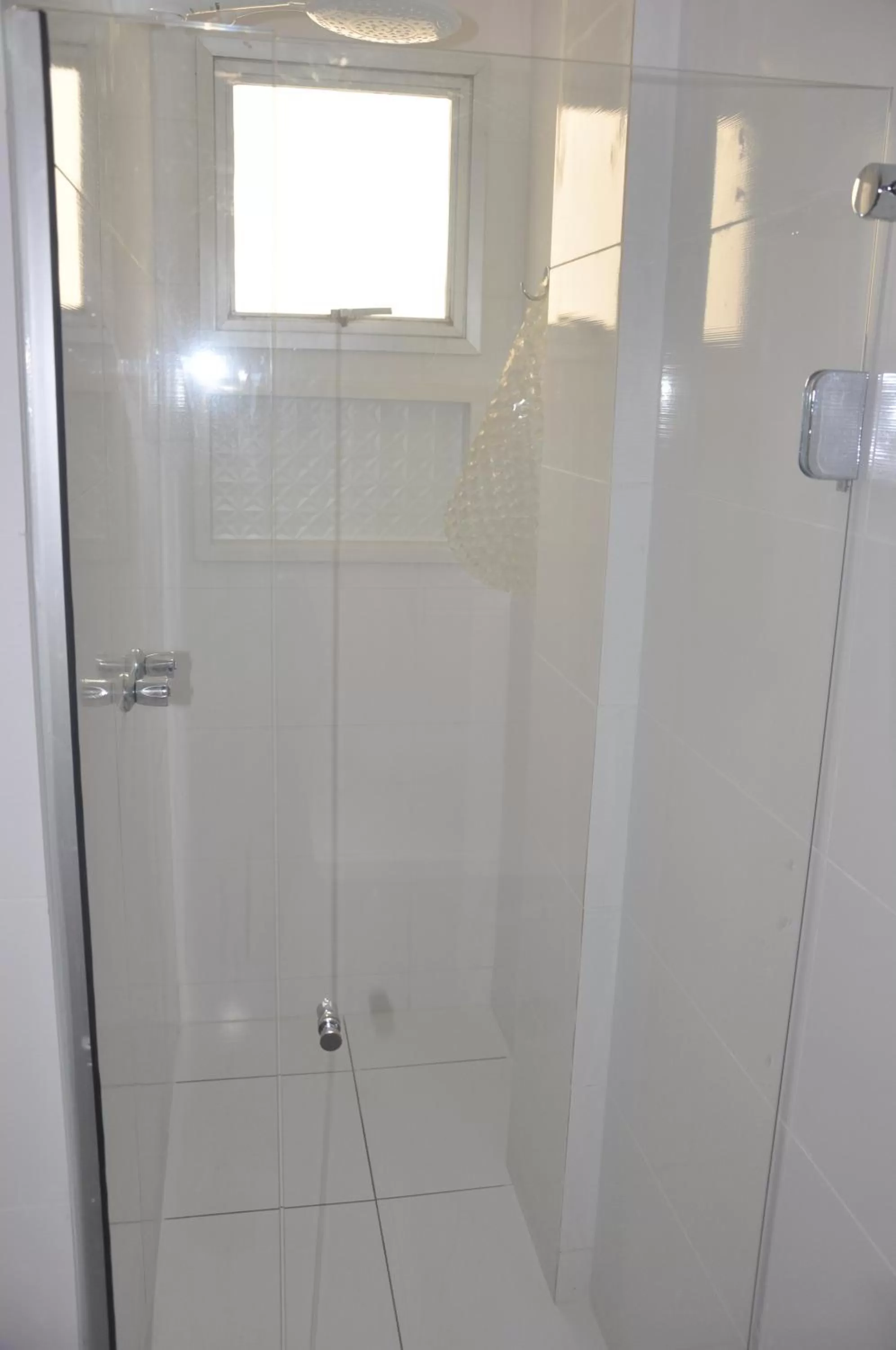 Shower in Hotel Raio de Sol