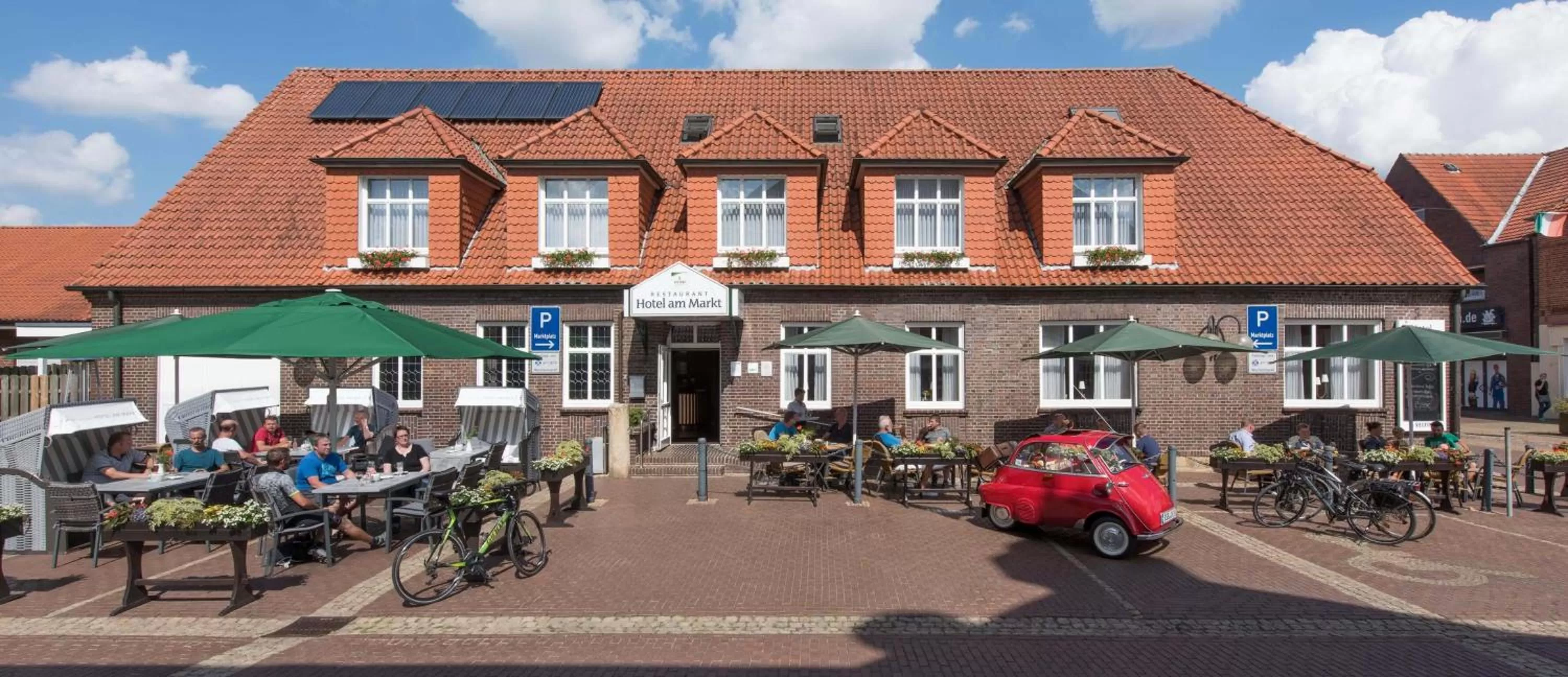 Facade/entrance, Property Building in Hotel am Markt