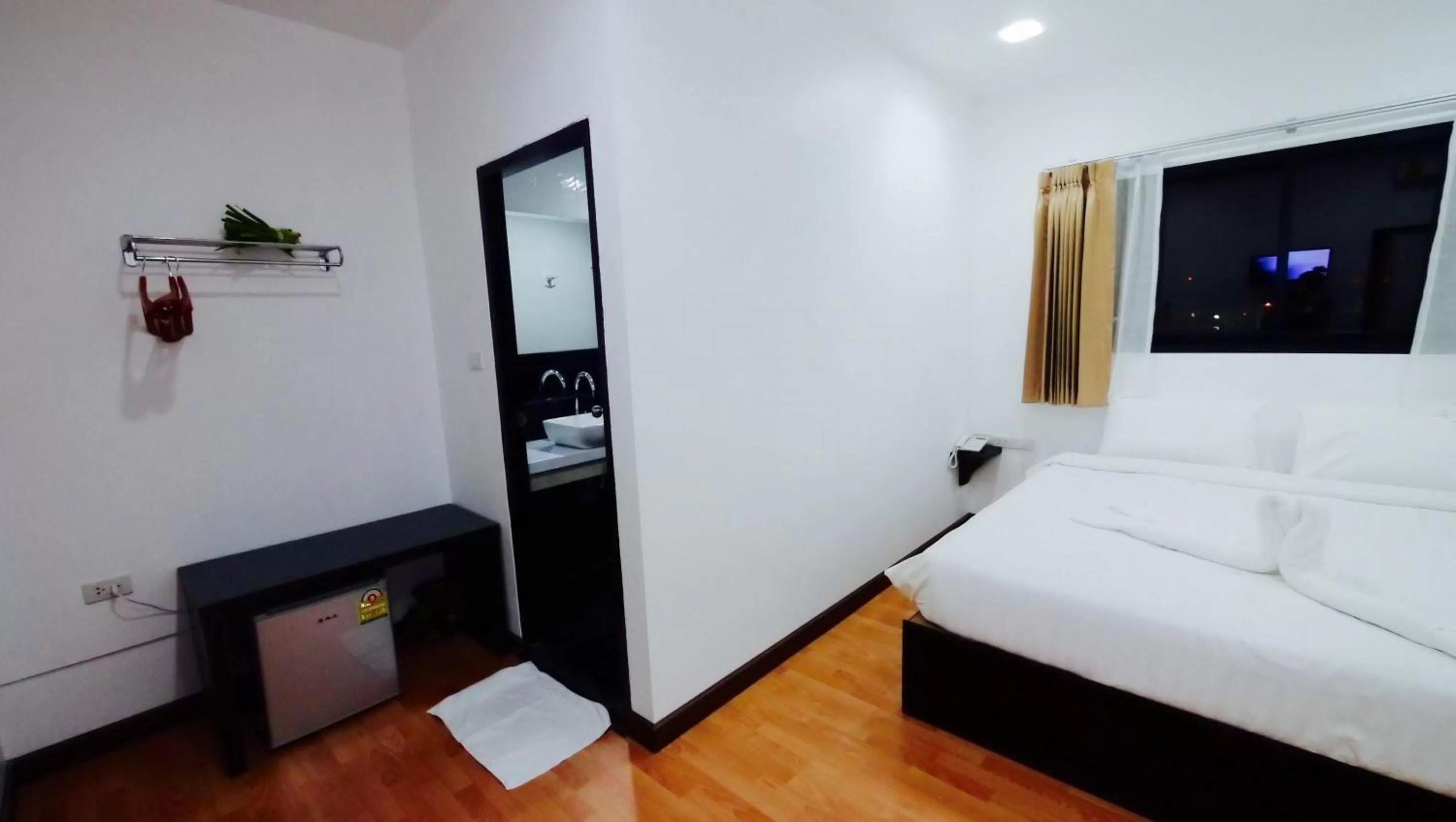 Bed in Basic Line Hotel @ Loikroh