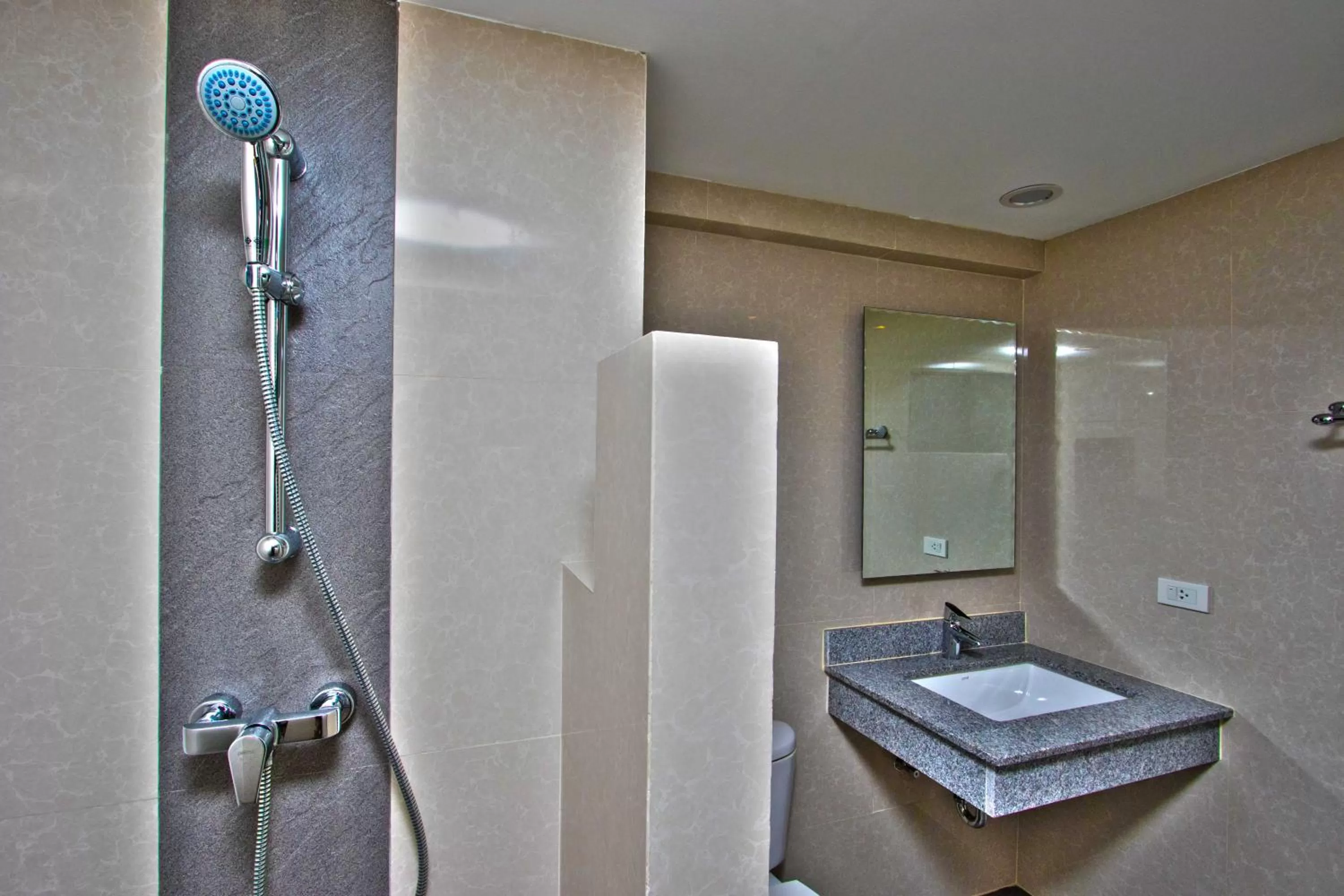 Shower in Chateau de Sukhumvit