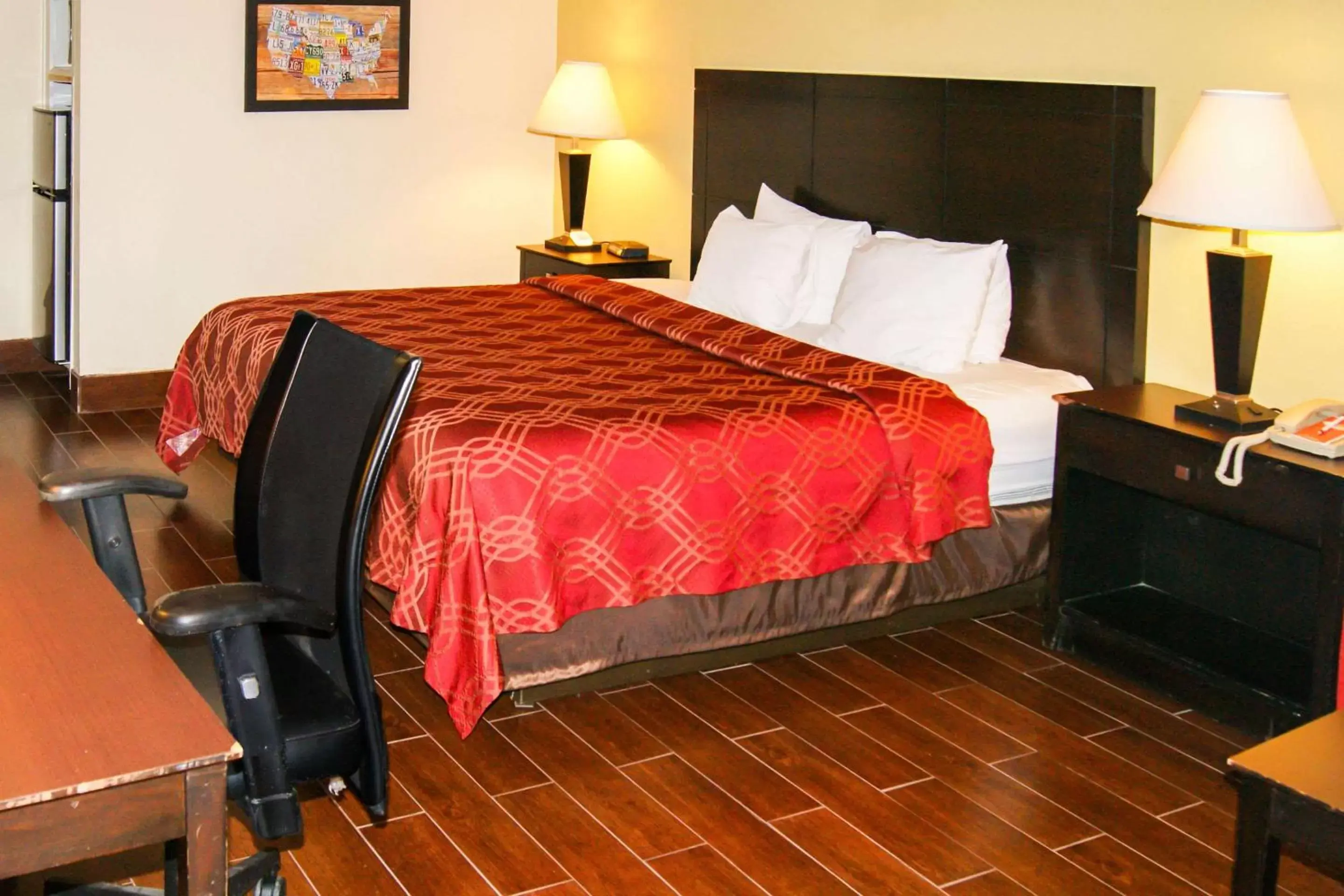 King Suite - Non-Smoking in Econo Lodge Inn & Suites West - Energy Corridor King Suite - Non-Smoking in Econo Lodge Inn & Suites West - Energy Corridor