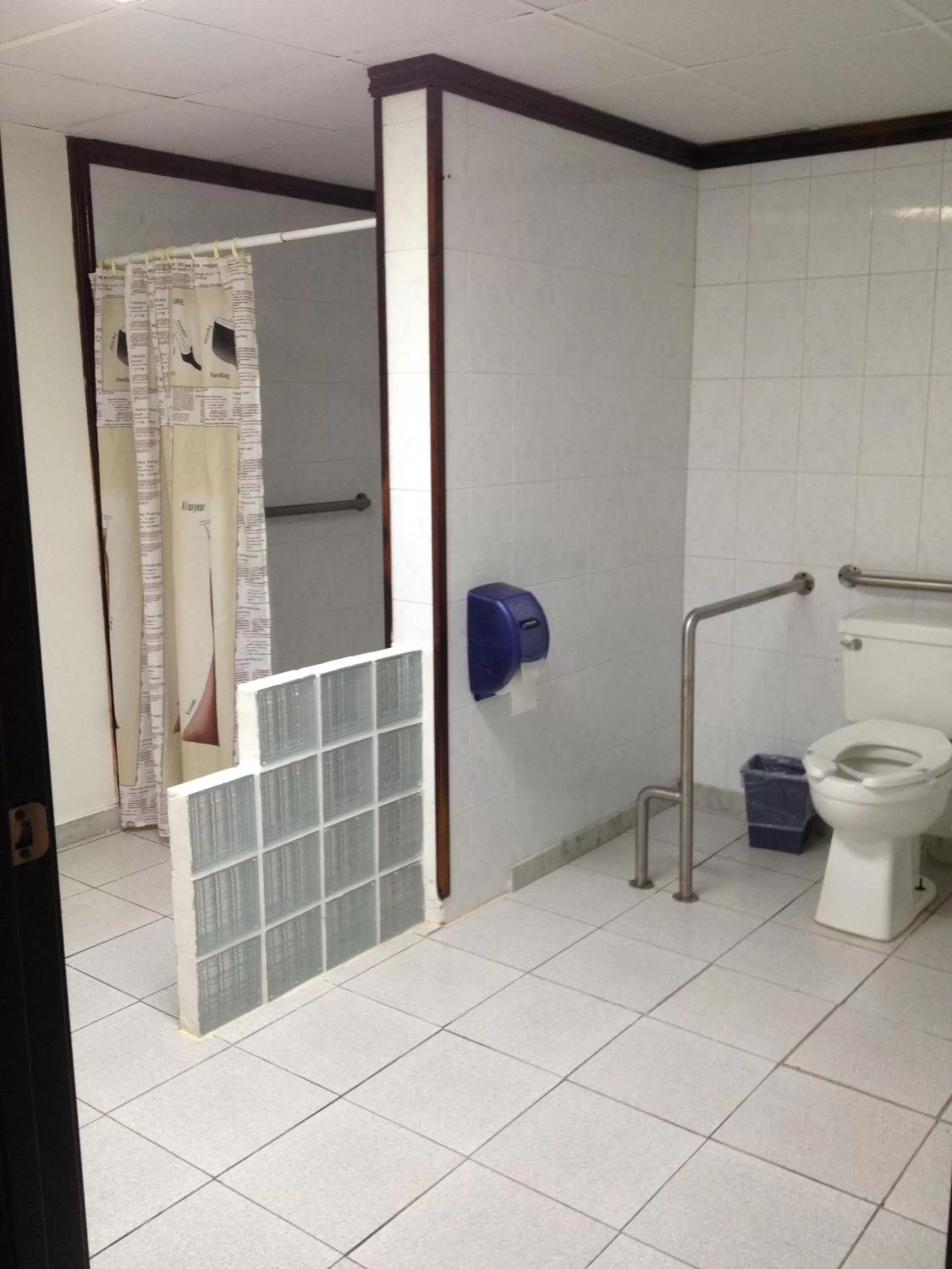 Toilet, Bathroom in Arecibo Inn