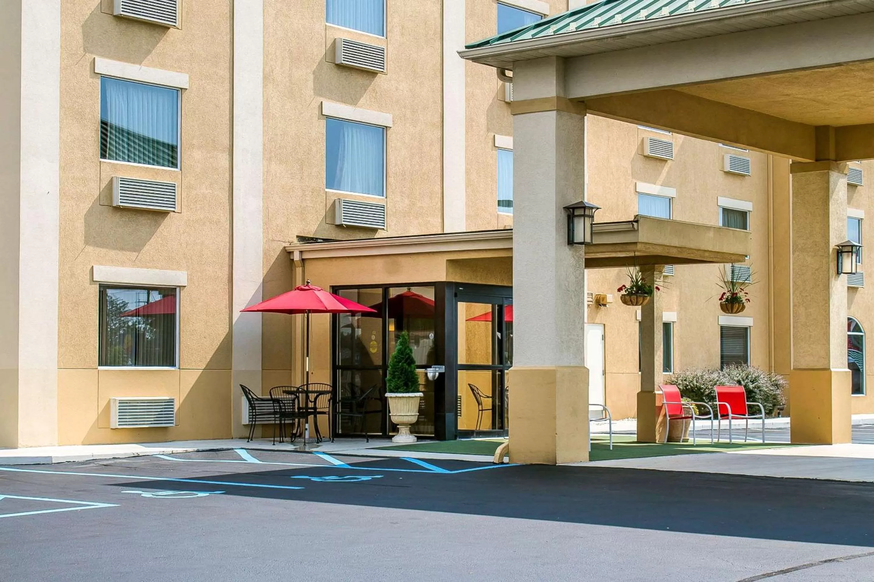 Property building in Comfort Inn & Suites Wilkes Barre - Arena