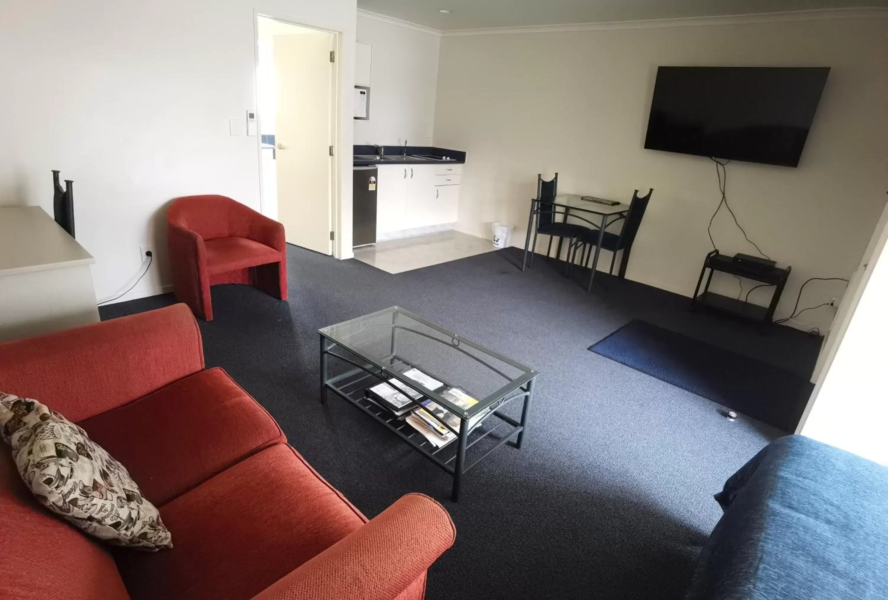 Superior One-Bedroom Suite with Spa Bath with Air Conditioning in Harringtons Motor Lodge Superior One-Bedroom Suite with Spa Bath with Air Conditioning in Harringtons Motor Lodge