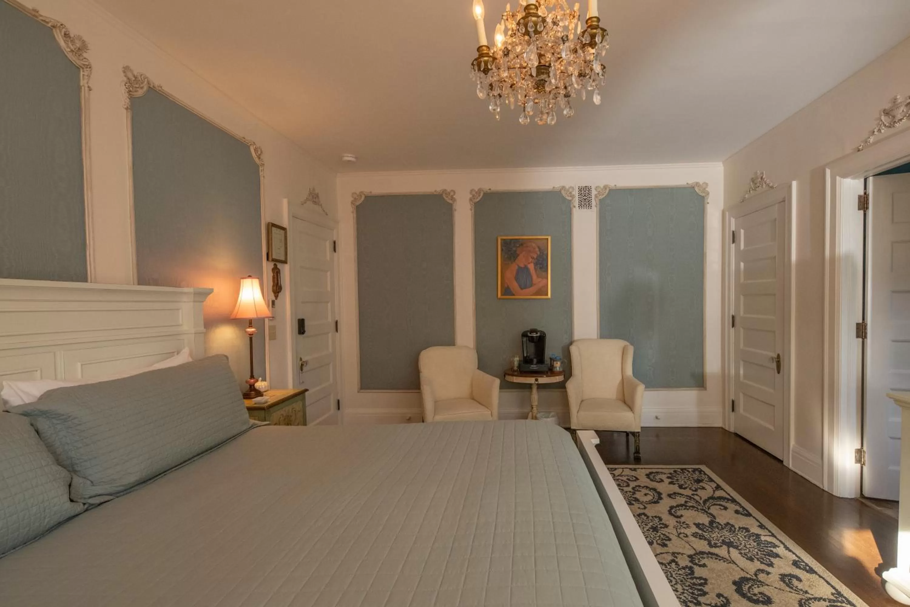 Bedroom, Bed in Cartier Mansion