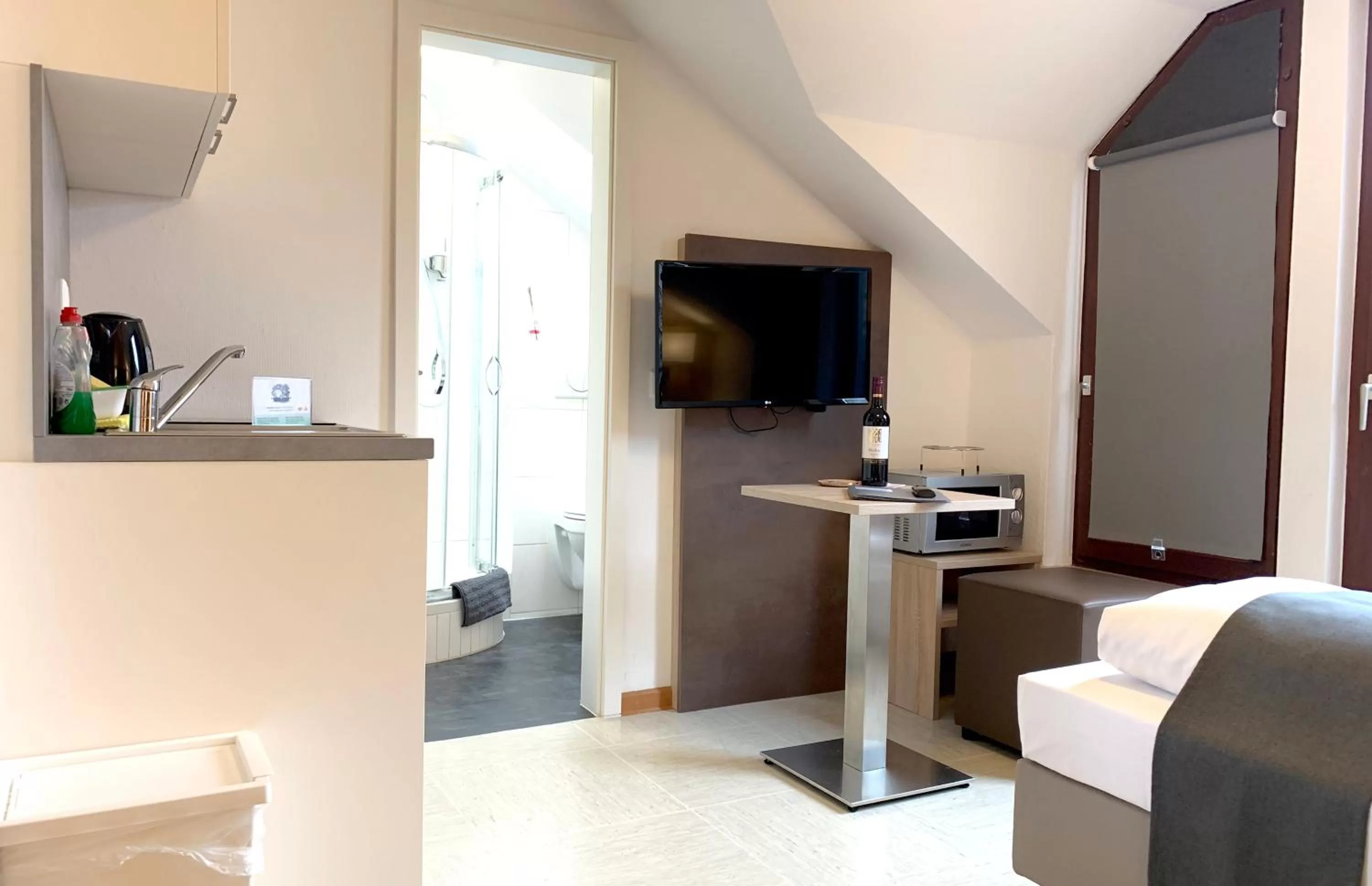 TV and multimedia, TV/Entertainment Center in Hana Aparthotel