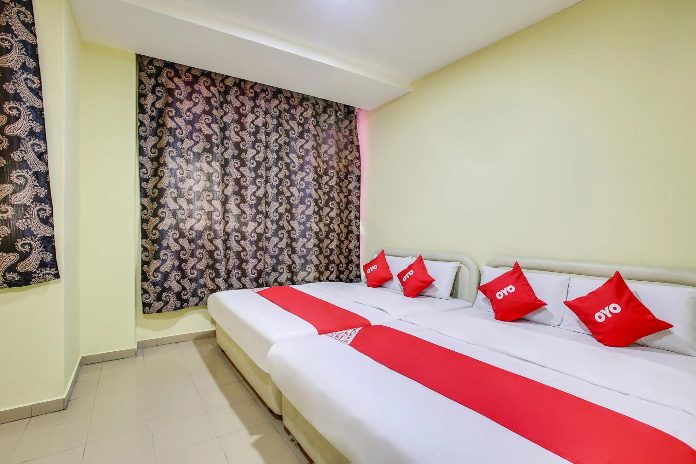 Property building, Bed in Foong Inn Hotel Banting