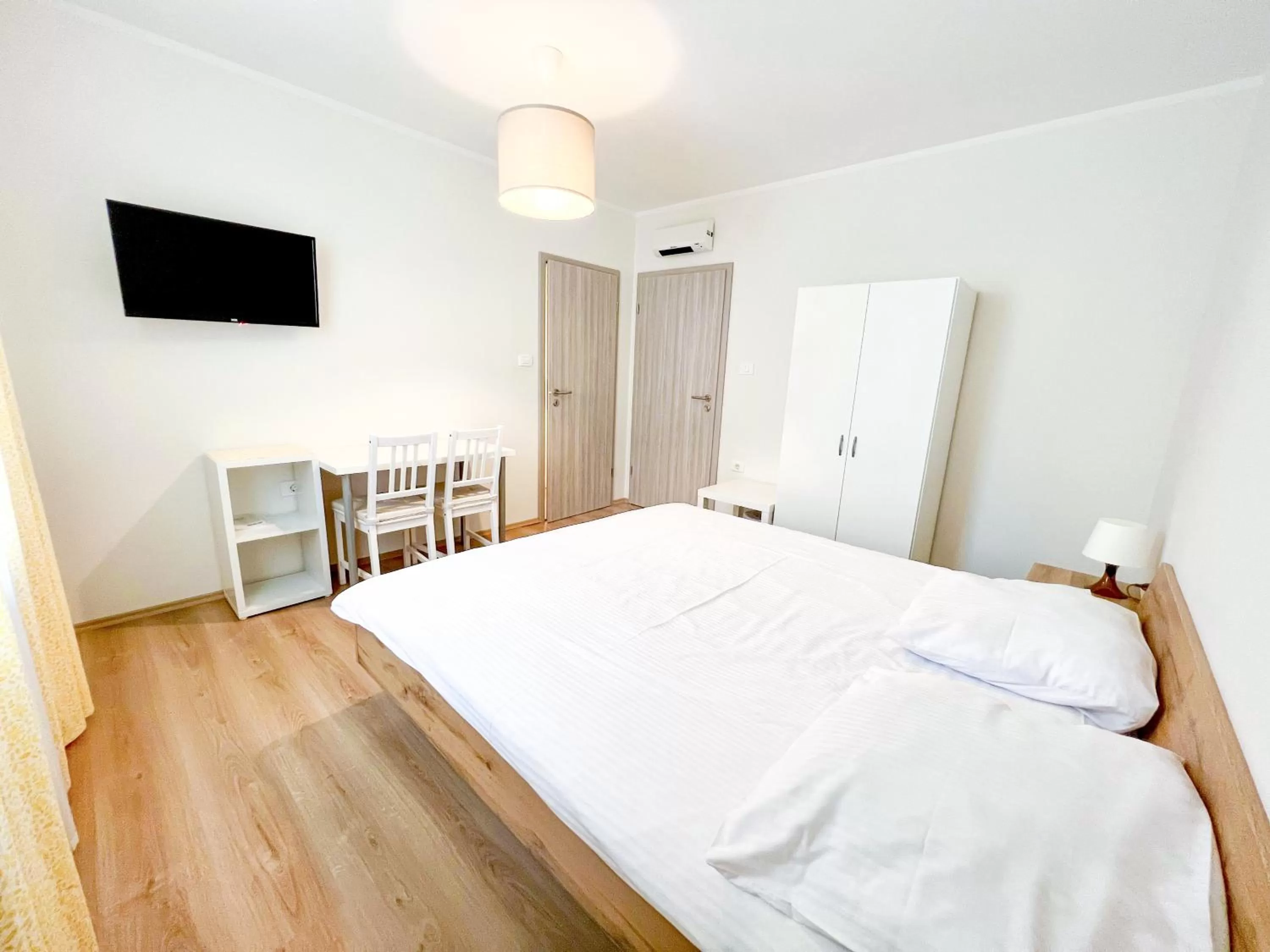 Bed in HOP HOUSE Garni Hotel