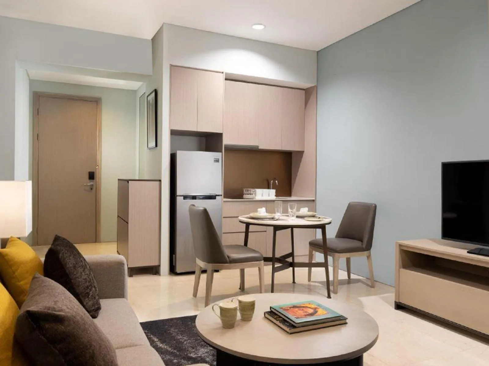 Kitchen or kitchenette, Kitchen/Kitchenette in Crowne Plaza Jakarta Residences, an IHG Hotel