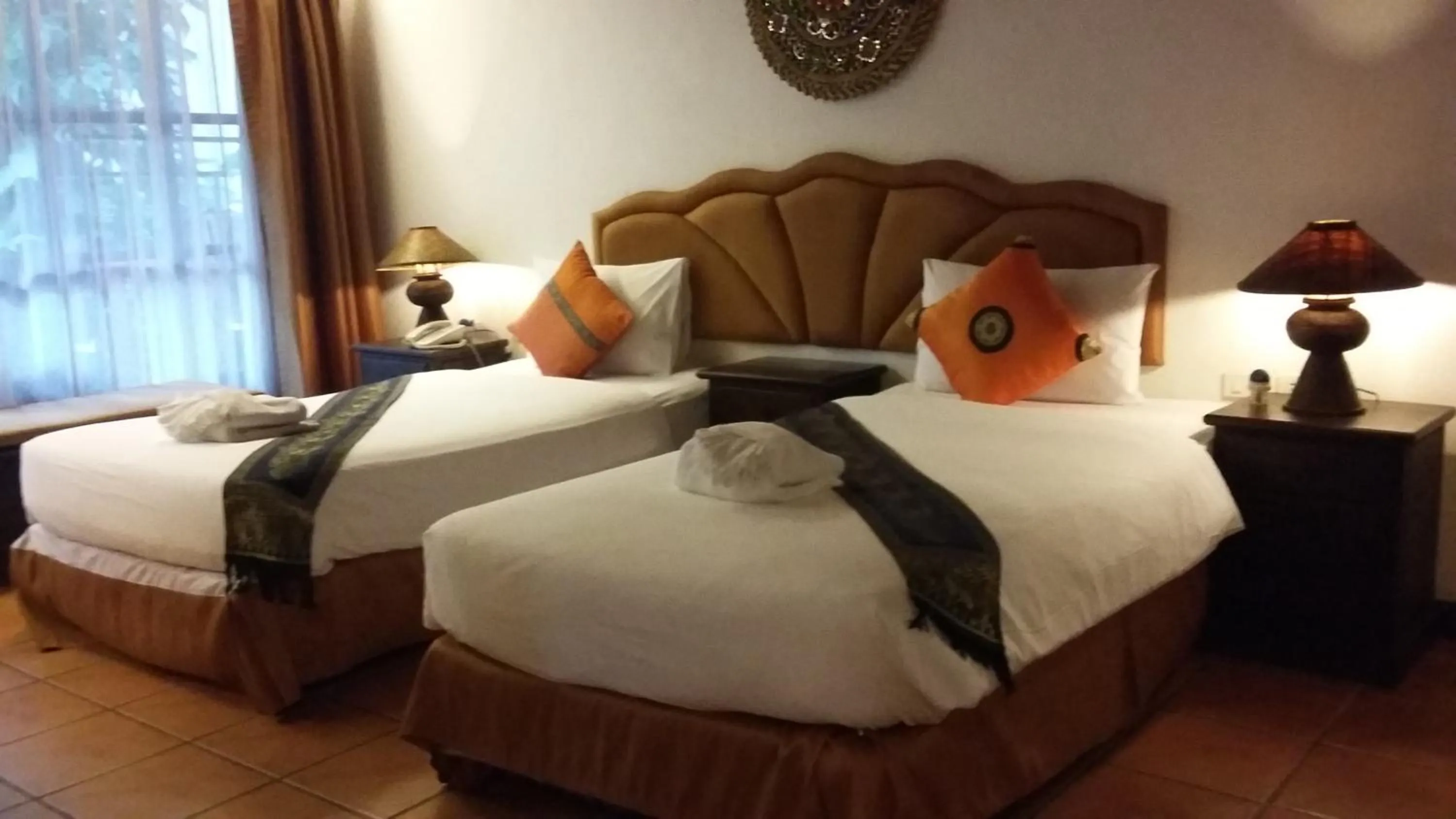 Bed in Royal Phawadee Village Patong - 2 Minutes walk to the beach