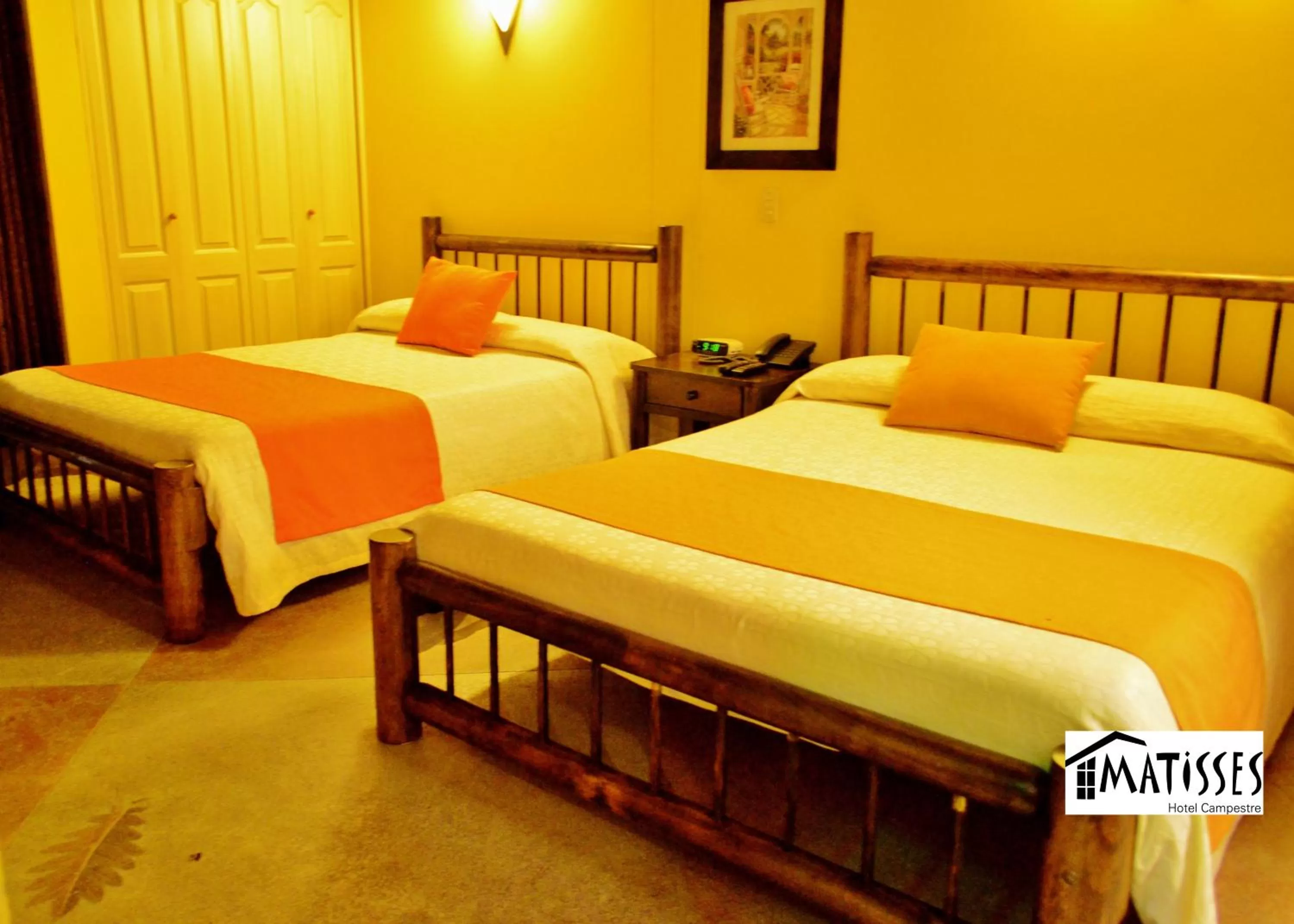 Bed in Matisses Hotel & Spa