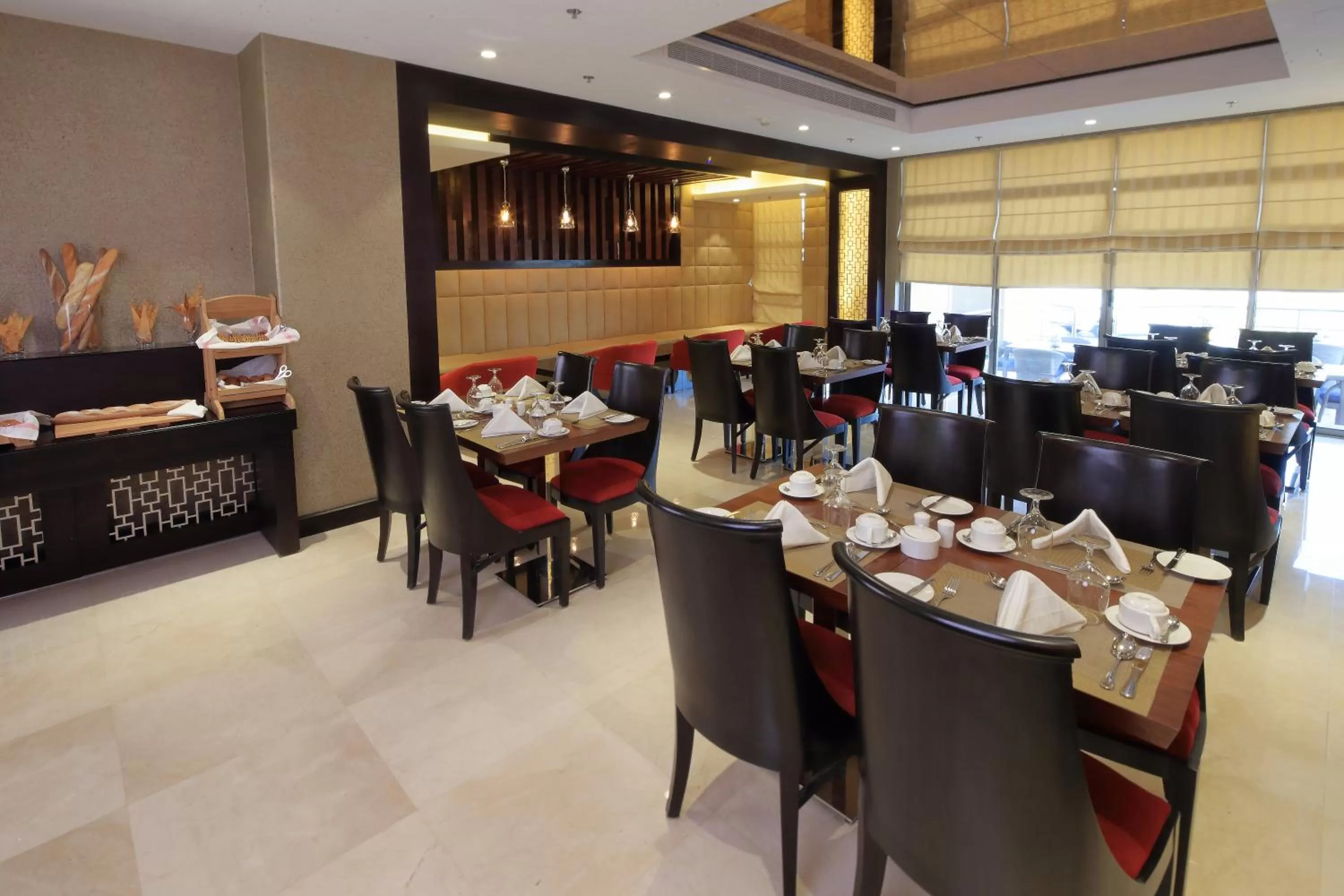 Restaurant/places to eat in Best Western Plus Fursan