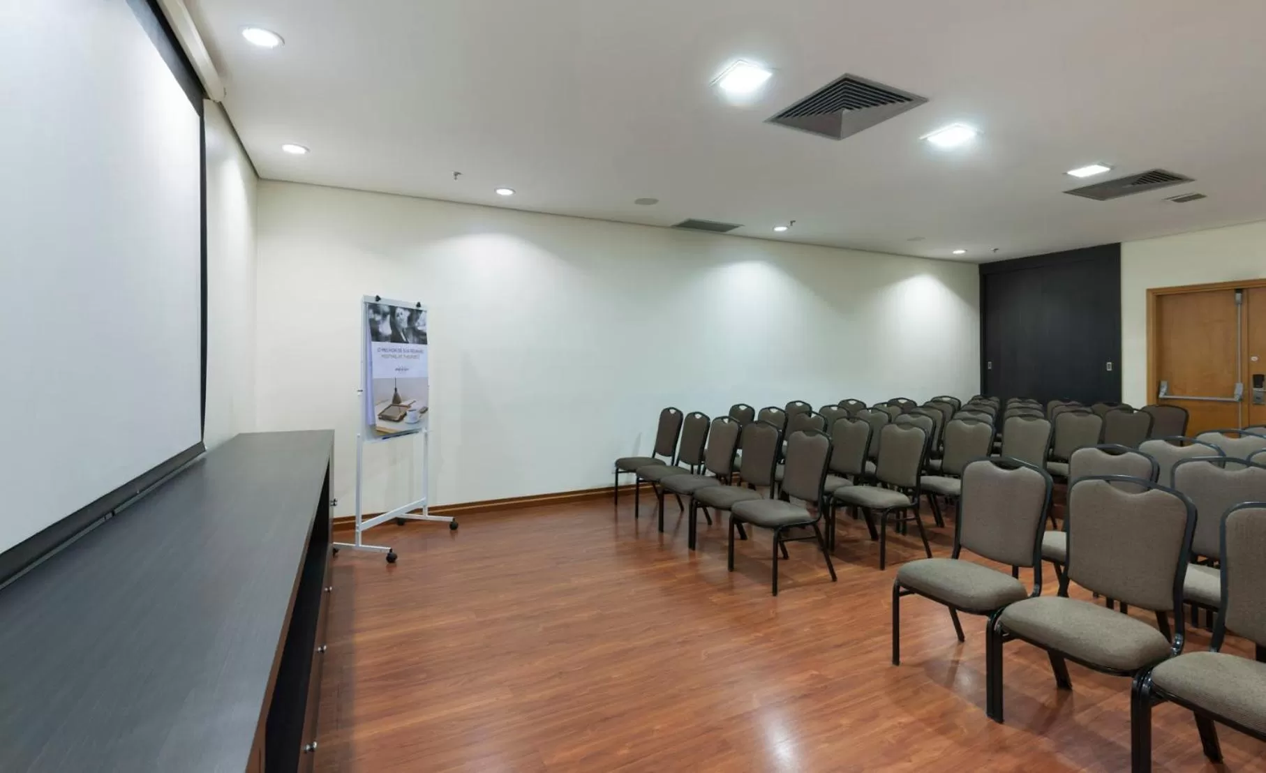 Seating area in ibis Campinas