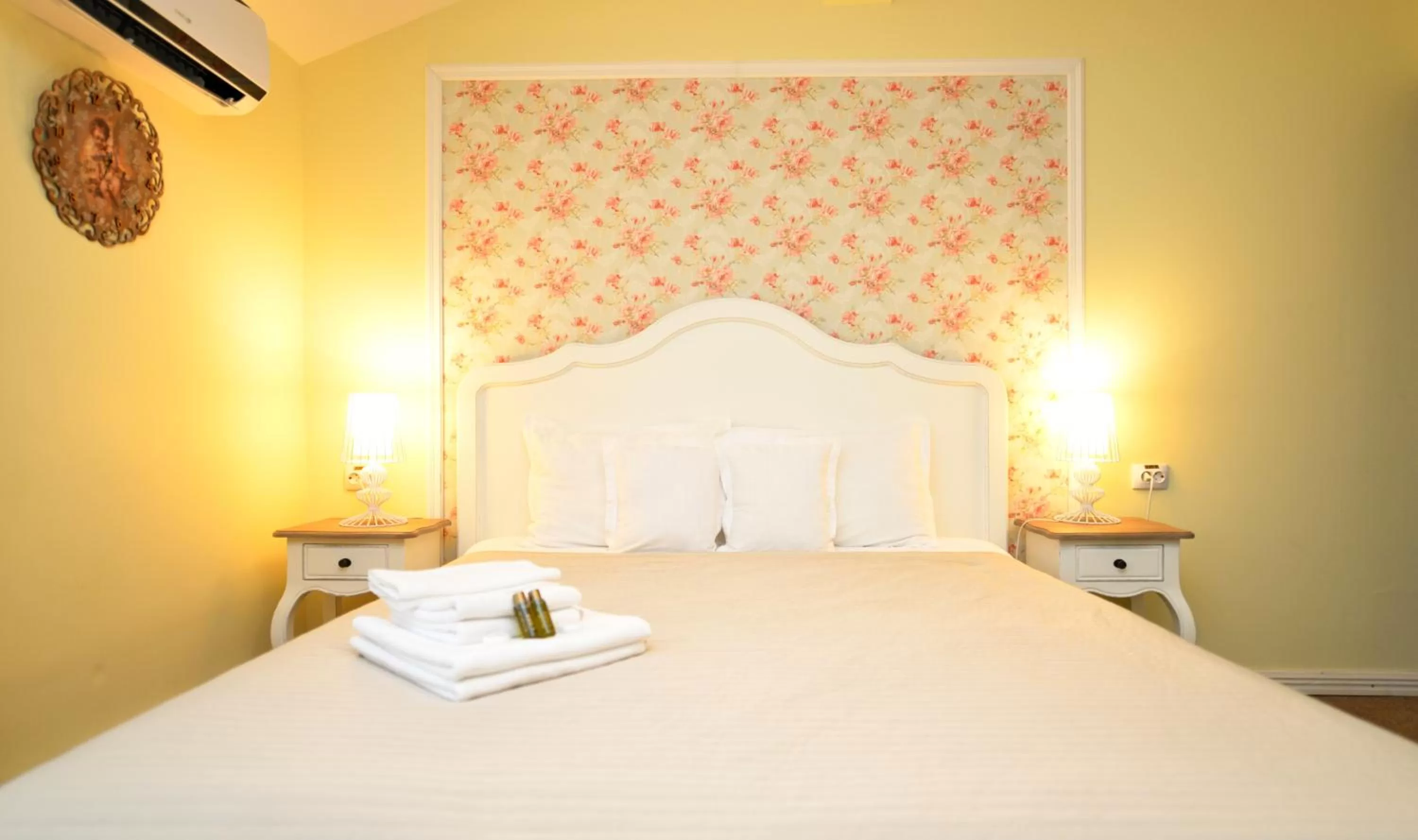 Bed in Vip Motel Restaurant