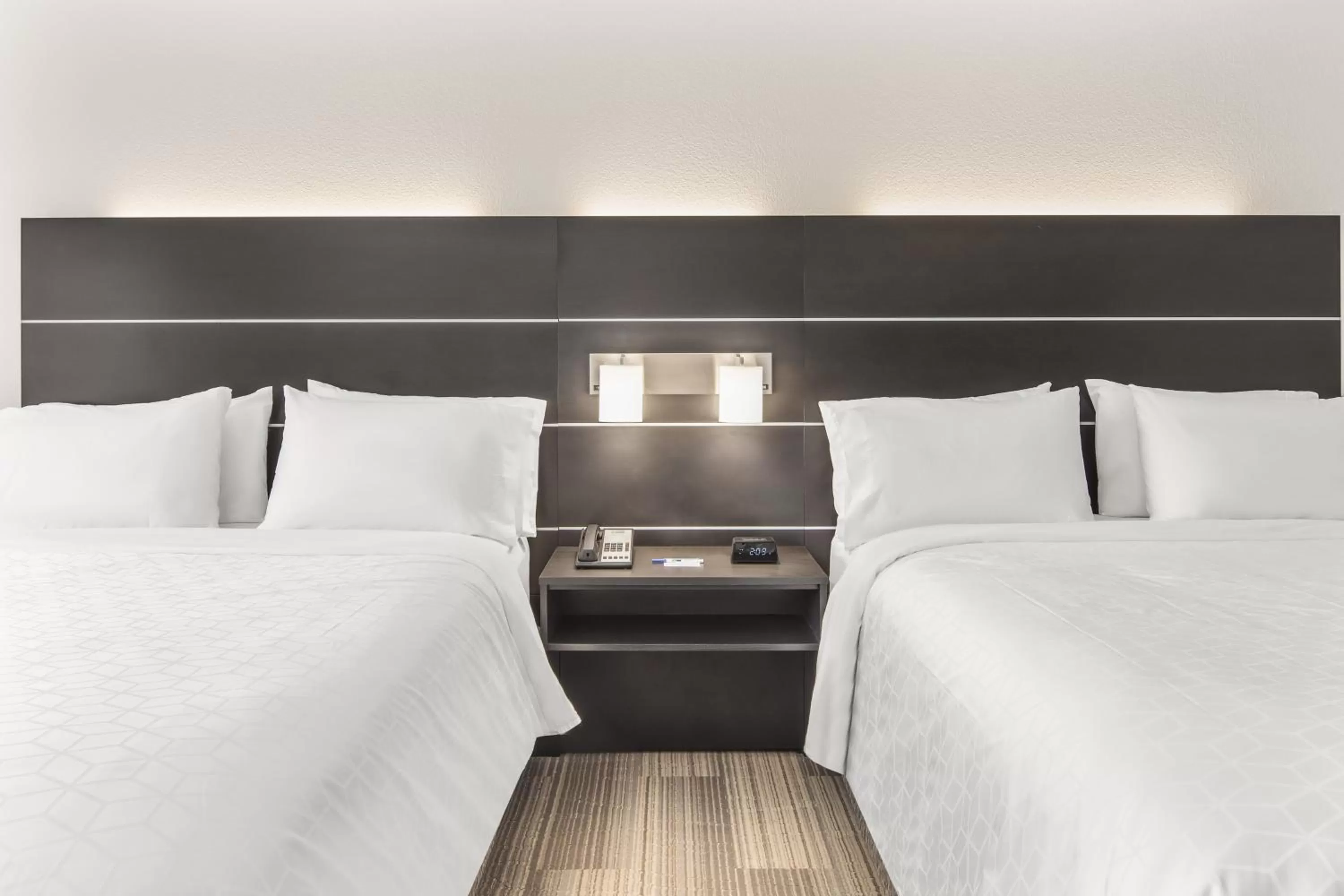 Photo of the whole room, Bed in Holiday Inn Express & Suites - Hardeeville-Hilton Head by IHG