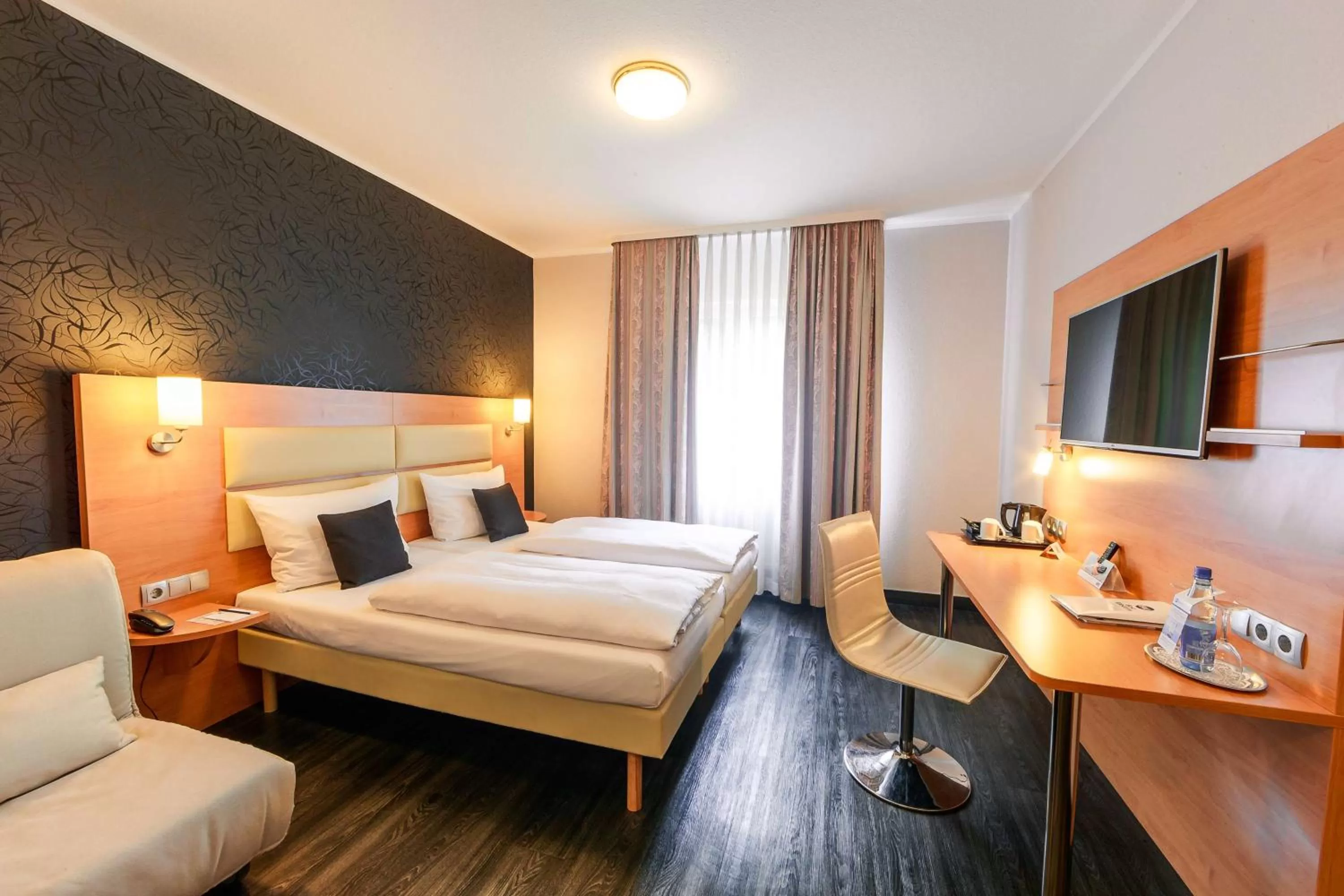 Comfort Double Room with Sofa Bed in Best Western Plaza Hotel Stuttgart-Filderstadt