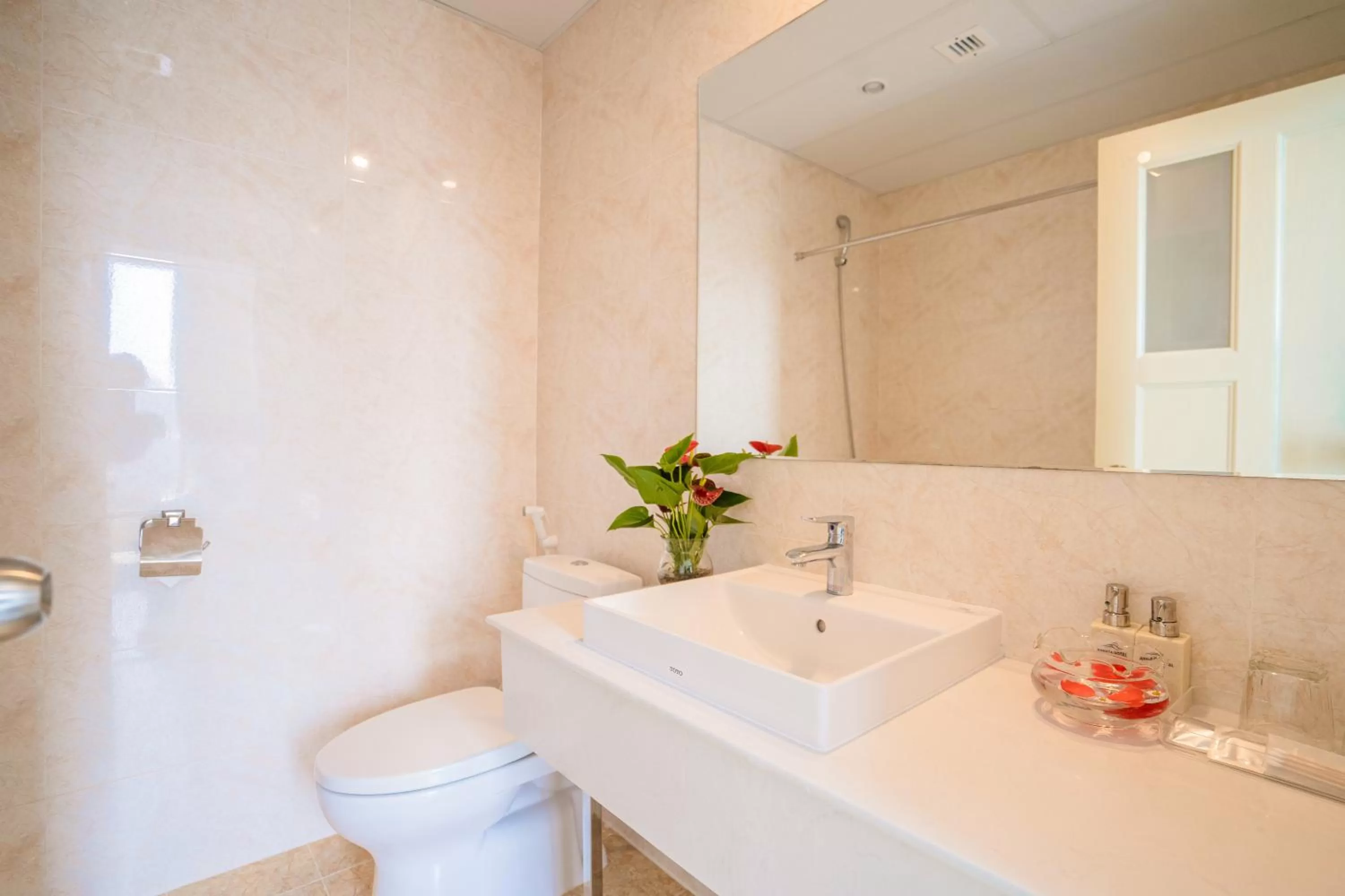 Bathroom in Annata Beach Hotel