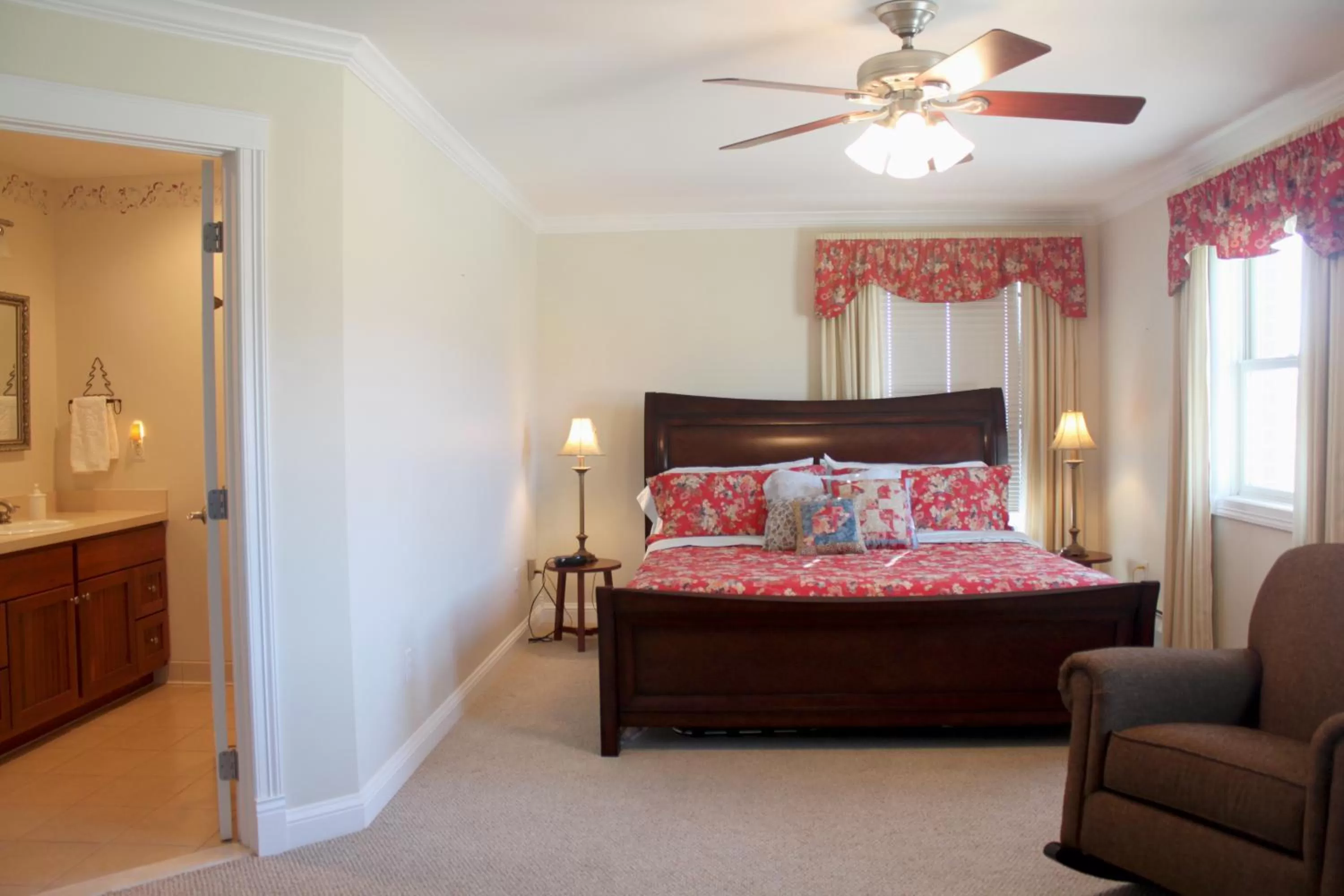 Bed in Lamp Post Lodge