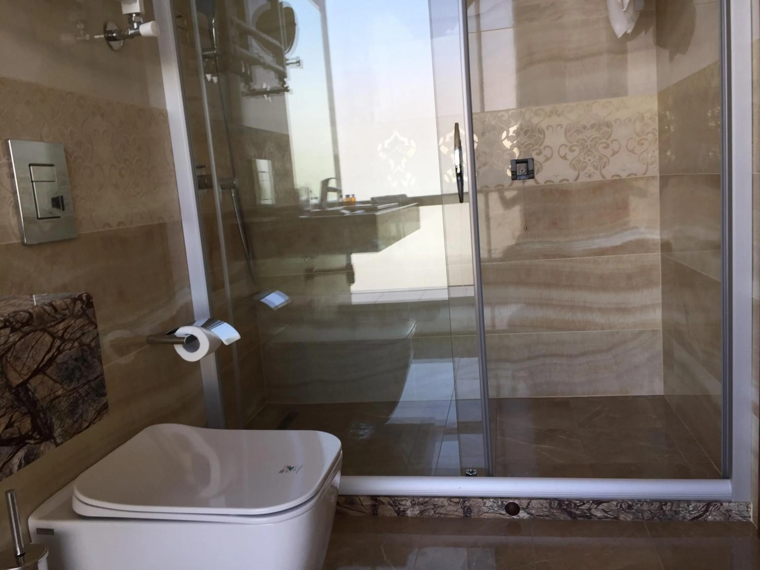 Shower in Hotel Golden Tulip Varna