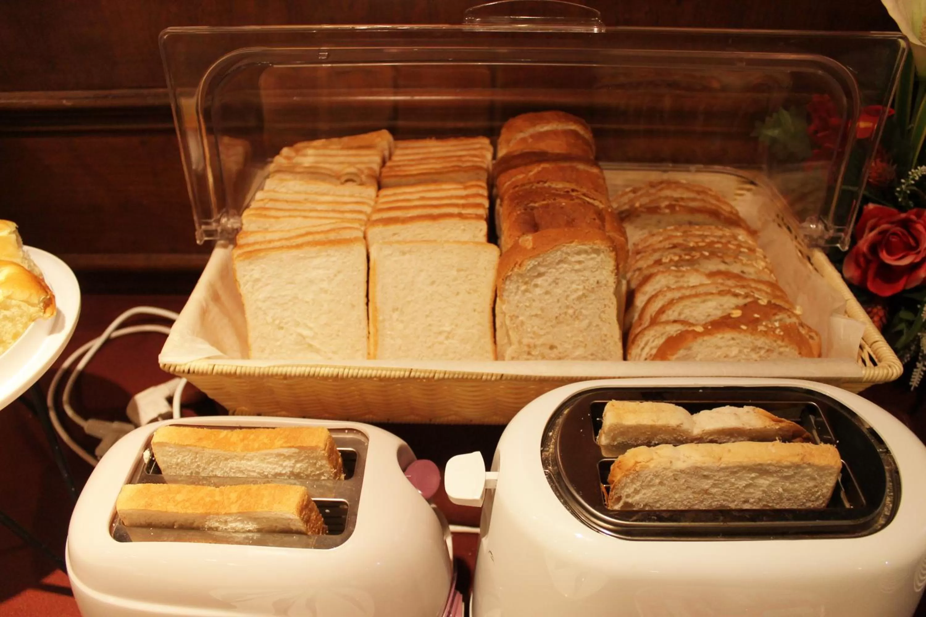 Restaurant/places to eat in Goldenbell Hotel Chiangmai