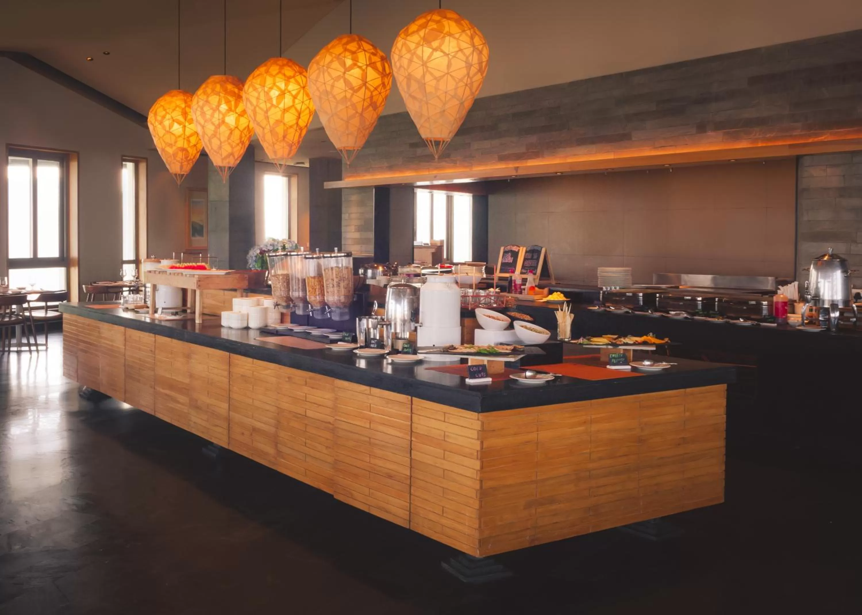 Restaurant/places to eat in Taj Theog Resort & Spa Shimla