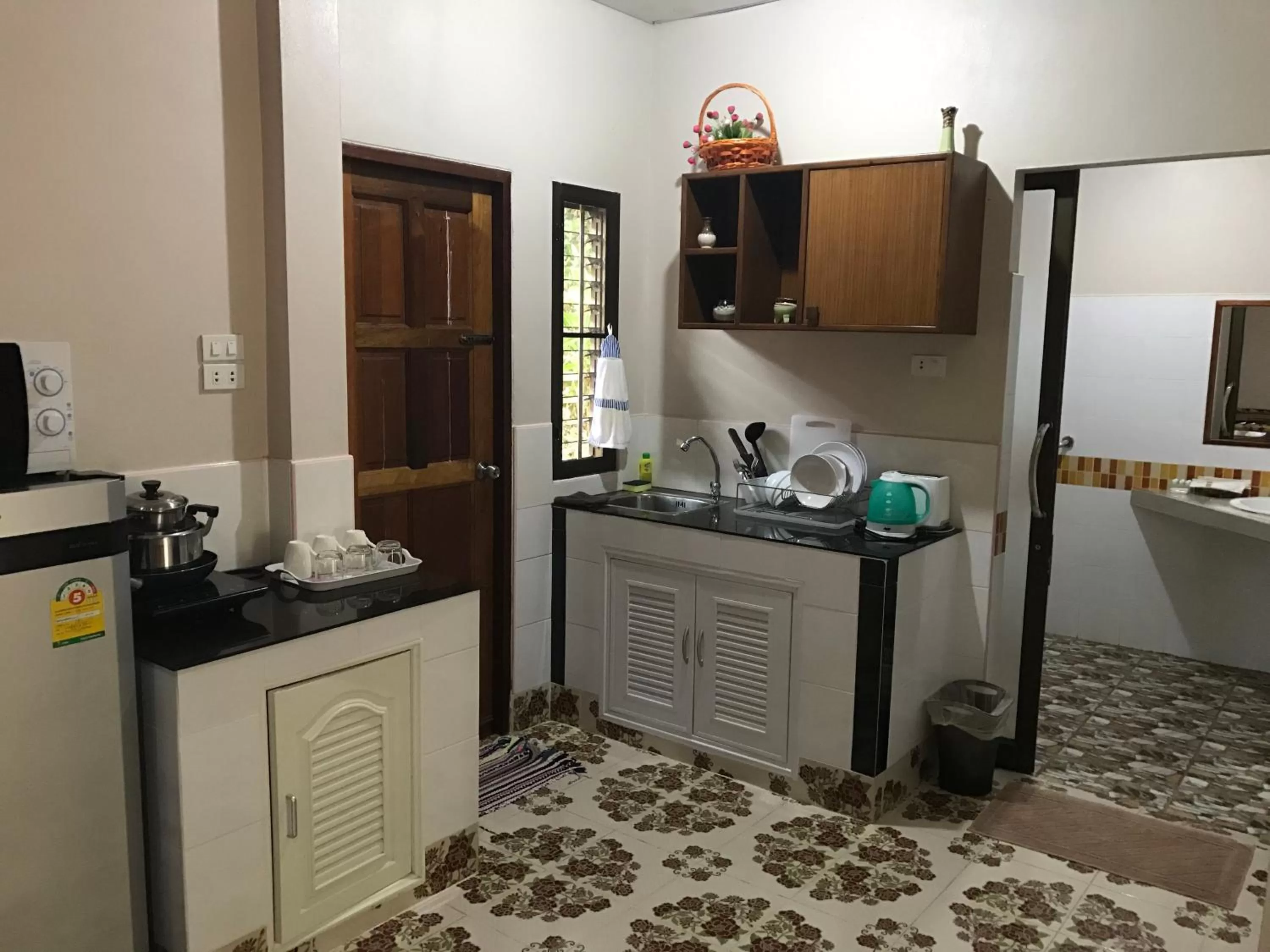 Coffee/tea facilities, Kitchen/Kitchenette in Fine Times Resort