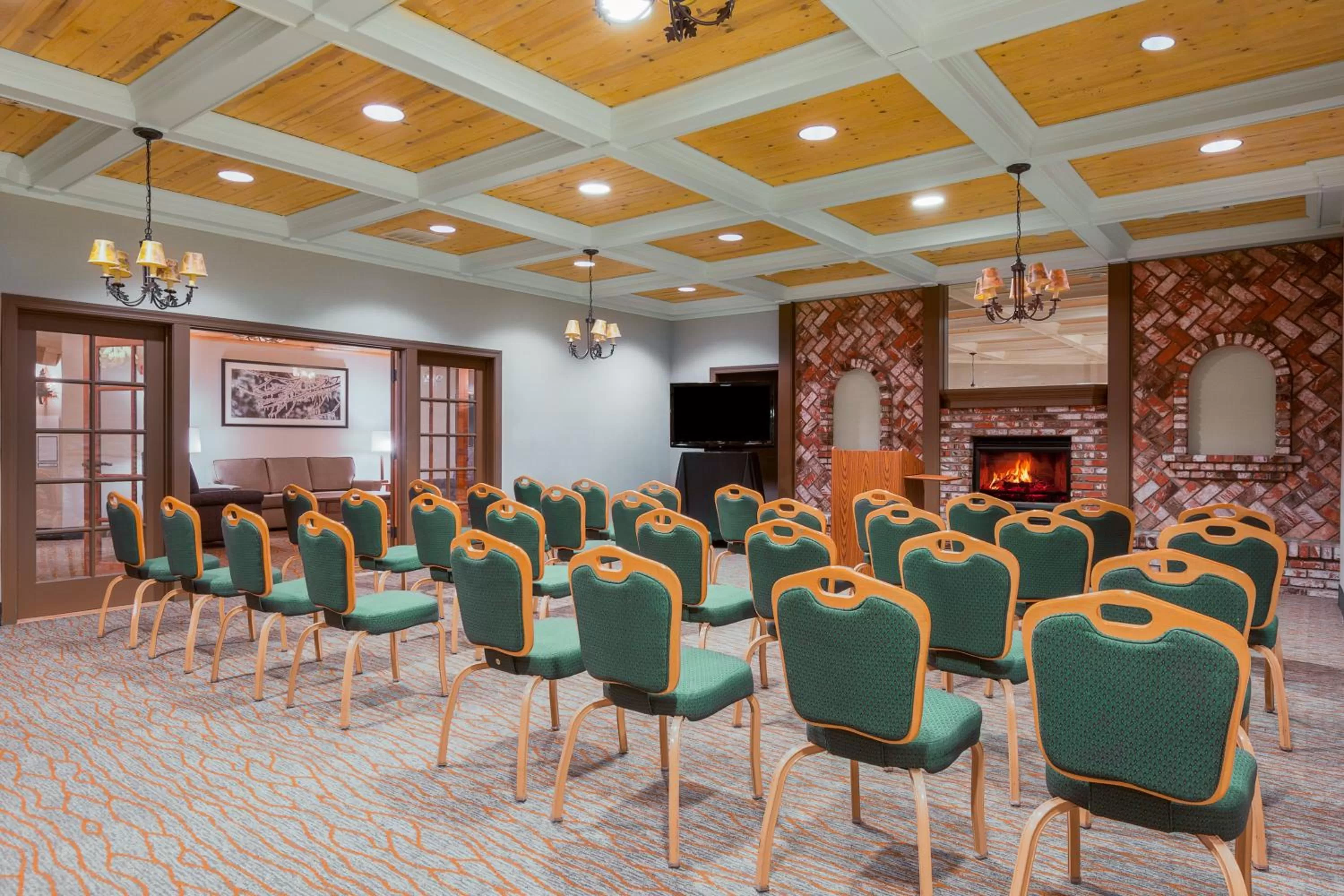 Meeting/conference room in Holiday Inn Resort The Lodge at Big Bear Lake by IHG