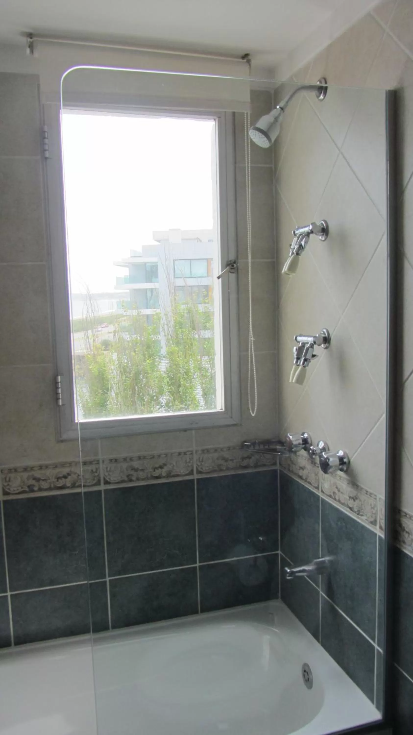 Shower in BDA Hotel & Spa