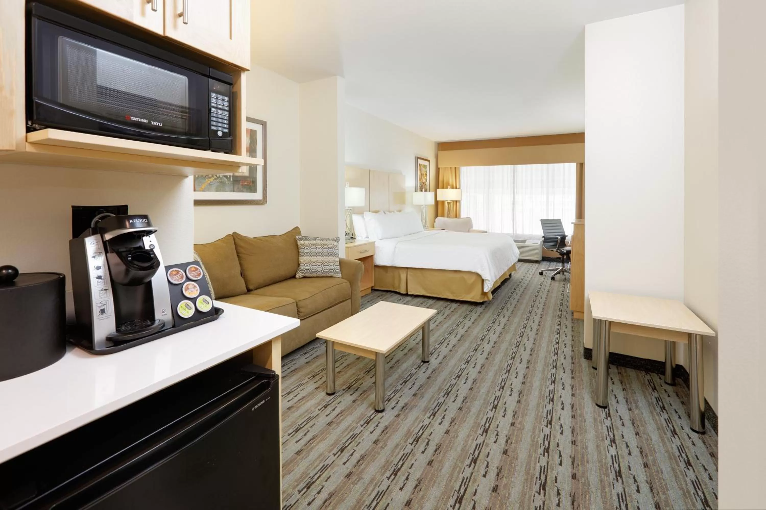 Bedroom, Bed in Holiday Inn Express & Suites San Antonio - Brooks City Base by IHG
