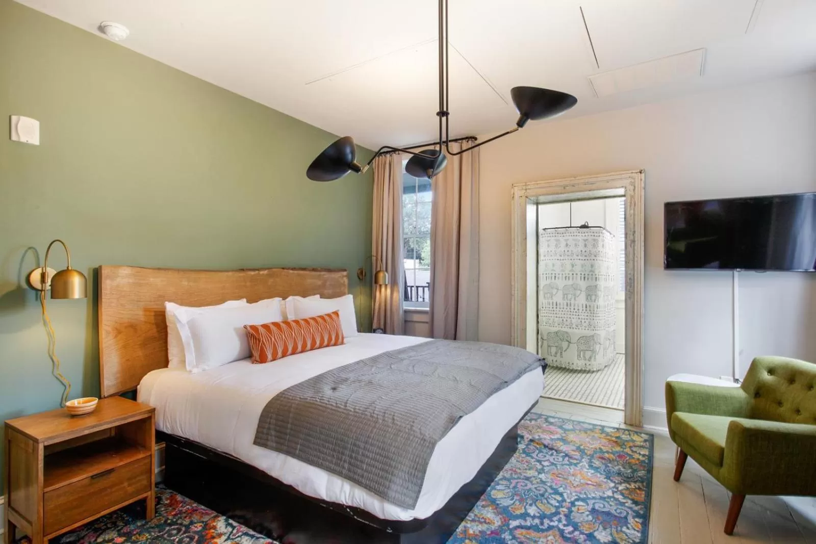 Deluxe King Room in The Present Hotel