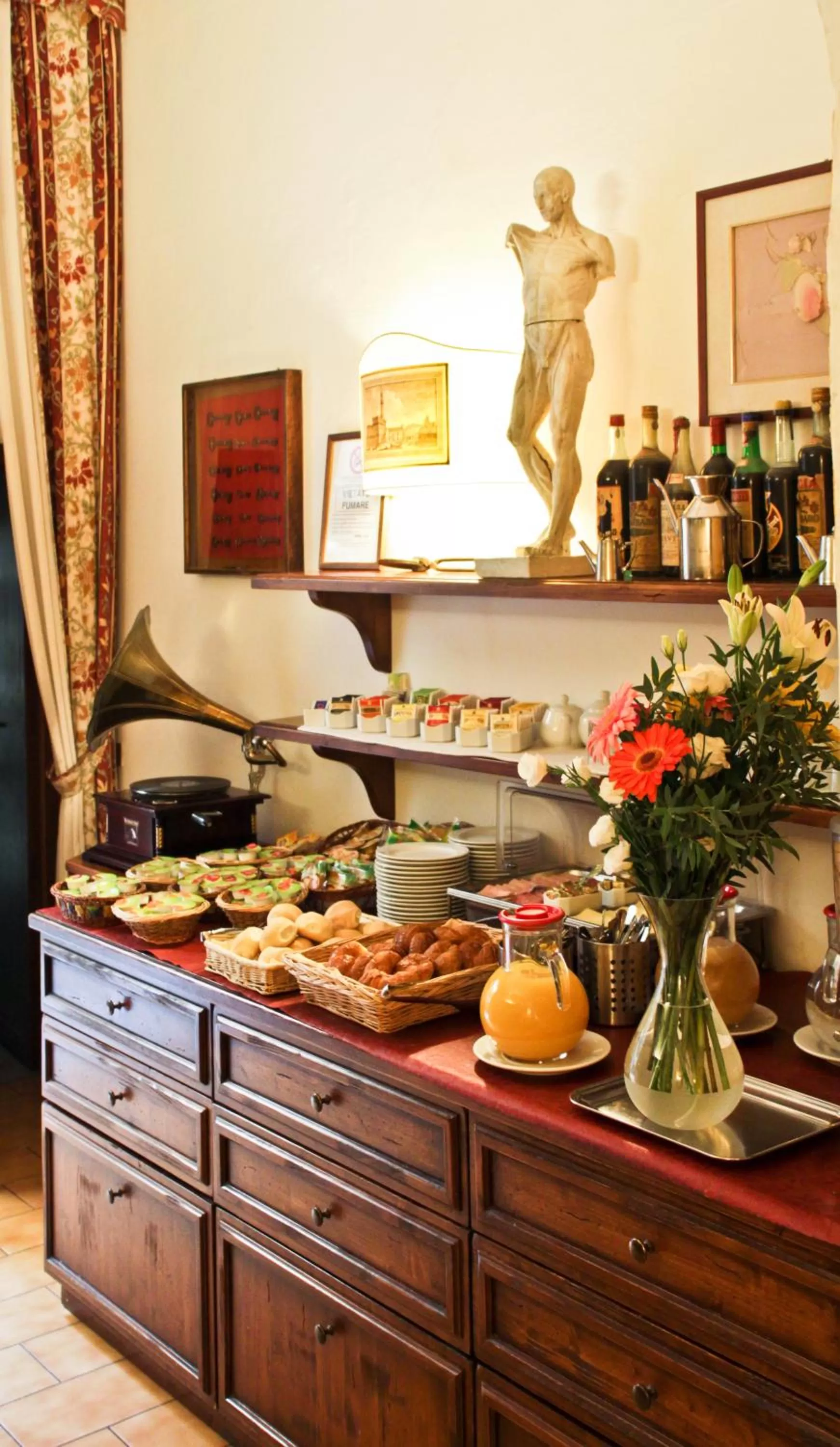 Food and drinks in Hotel Nizza