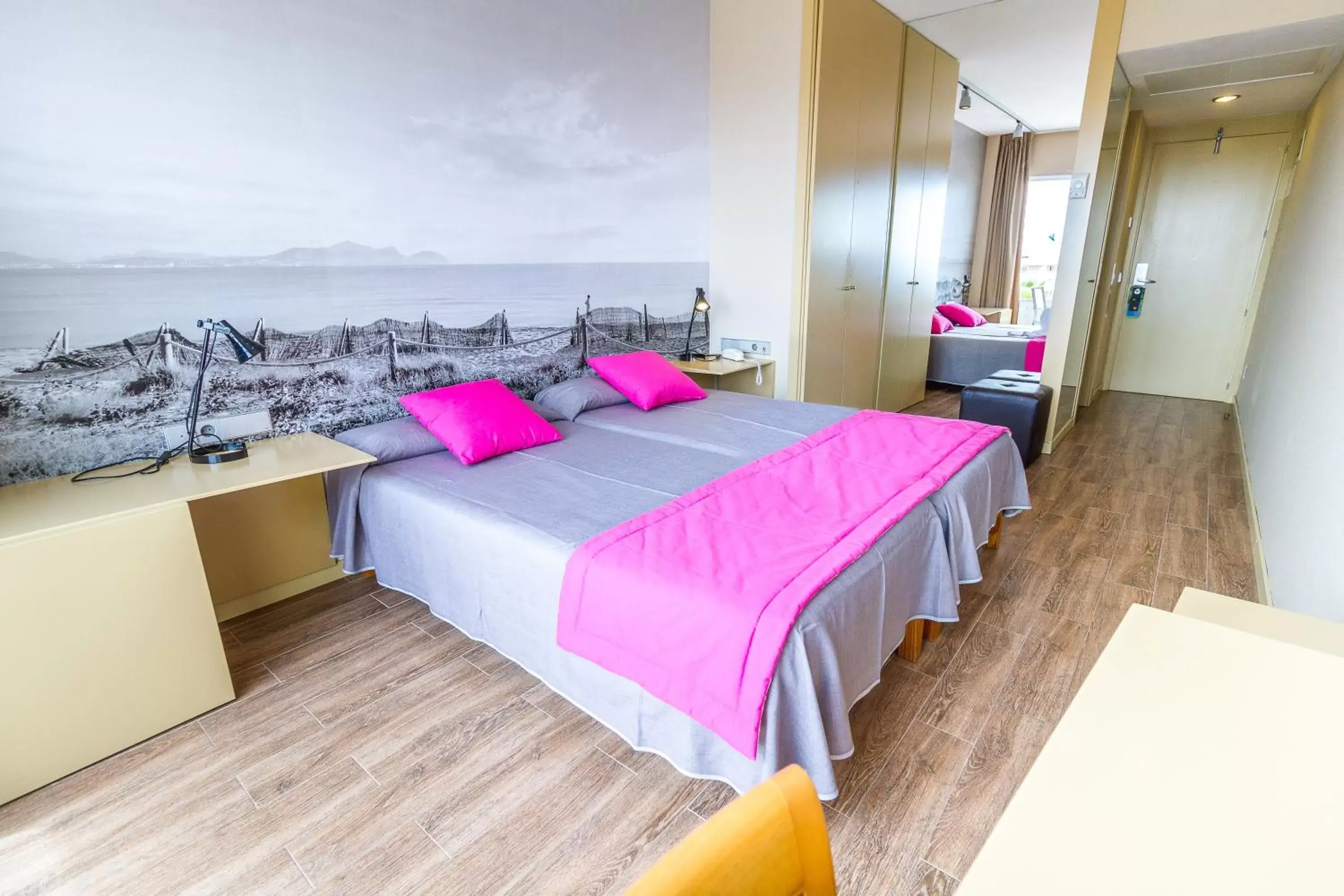 Double Room with Side Sea View in Eix Platja Daurada Hotel & SPA Double Room with Side Sea View in Eix Platja Daurada Hotel & SPA
