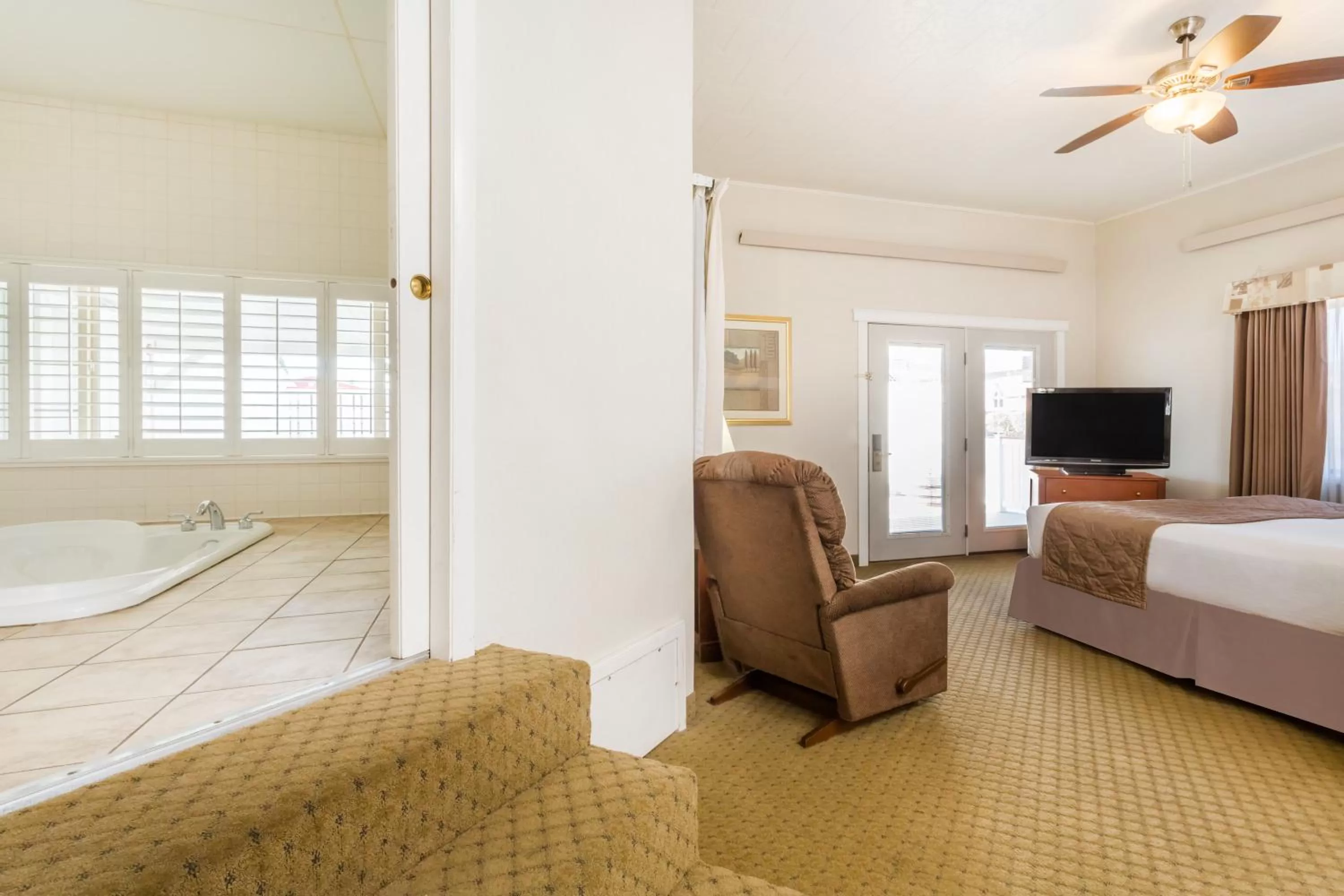 Bedroom, Bed in Ramada by Wyndham Ely