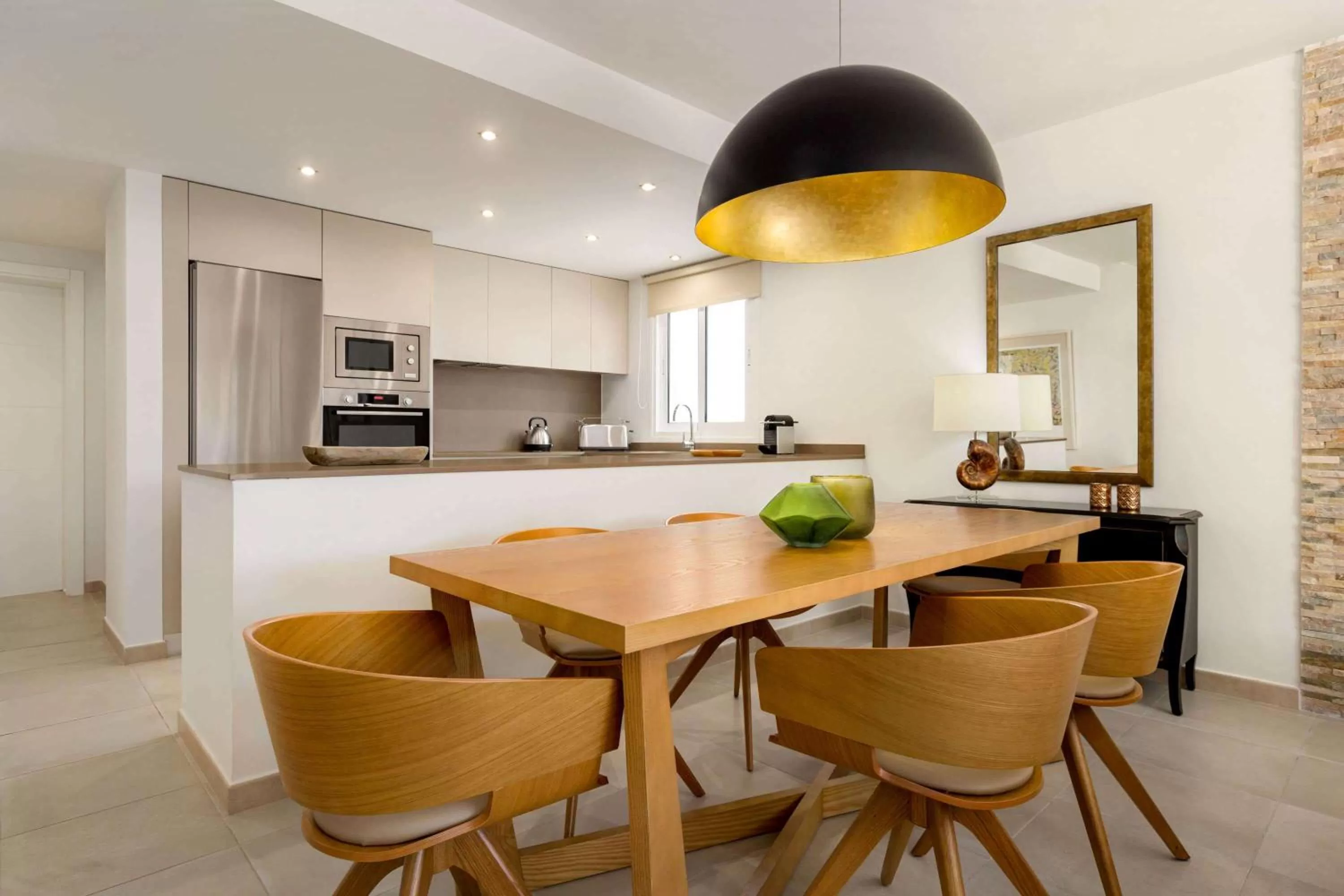 Dining area in Wyndham Residences Golf del Sur