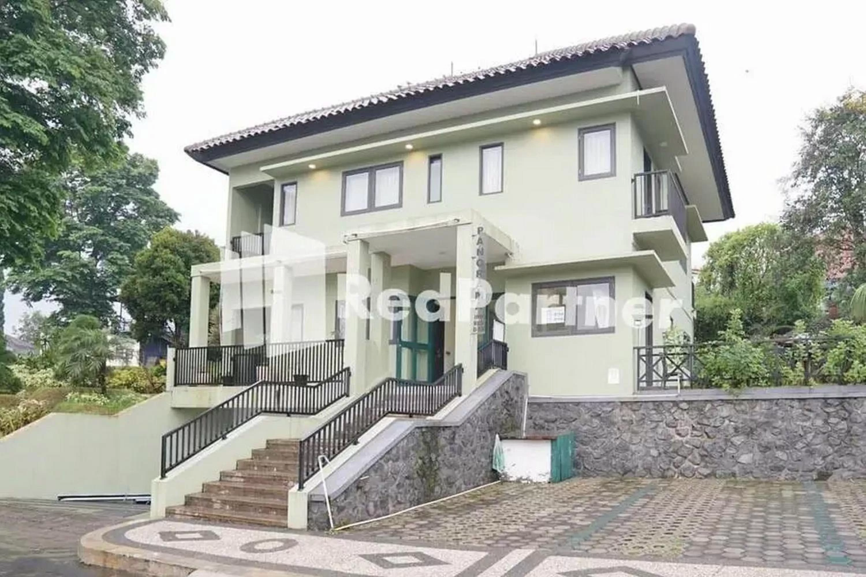 Property building in Panorama Inn Residence Batu Redpartner