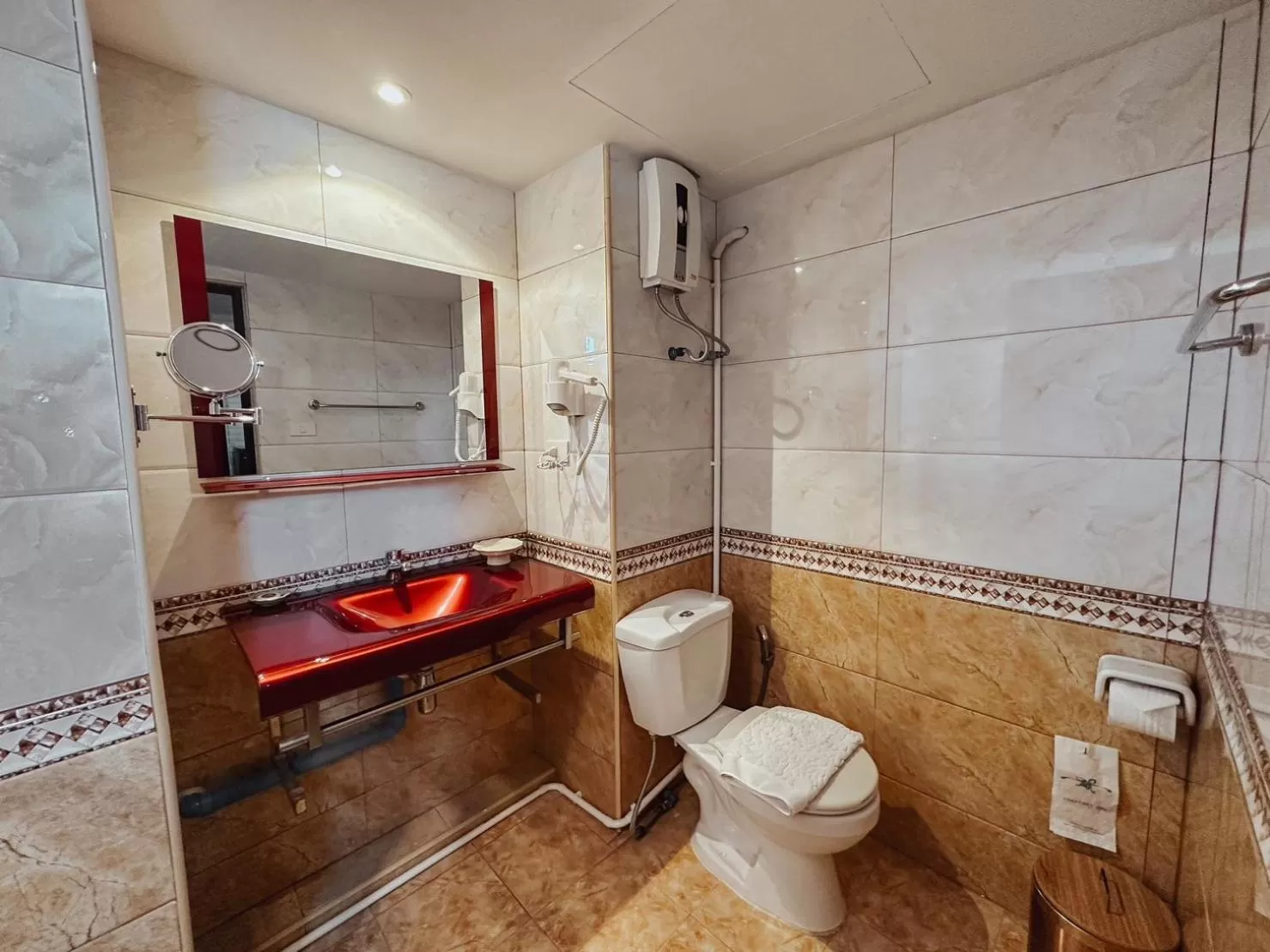 Shower in Hotel De Khuvieng