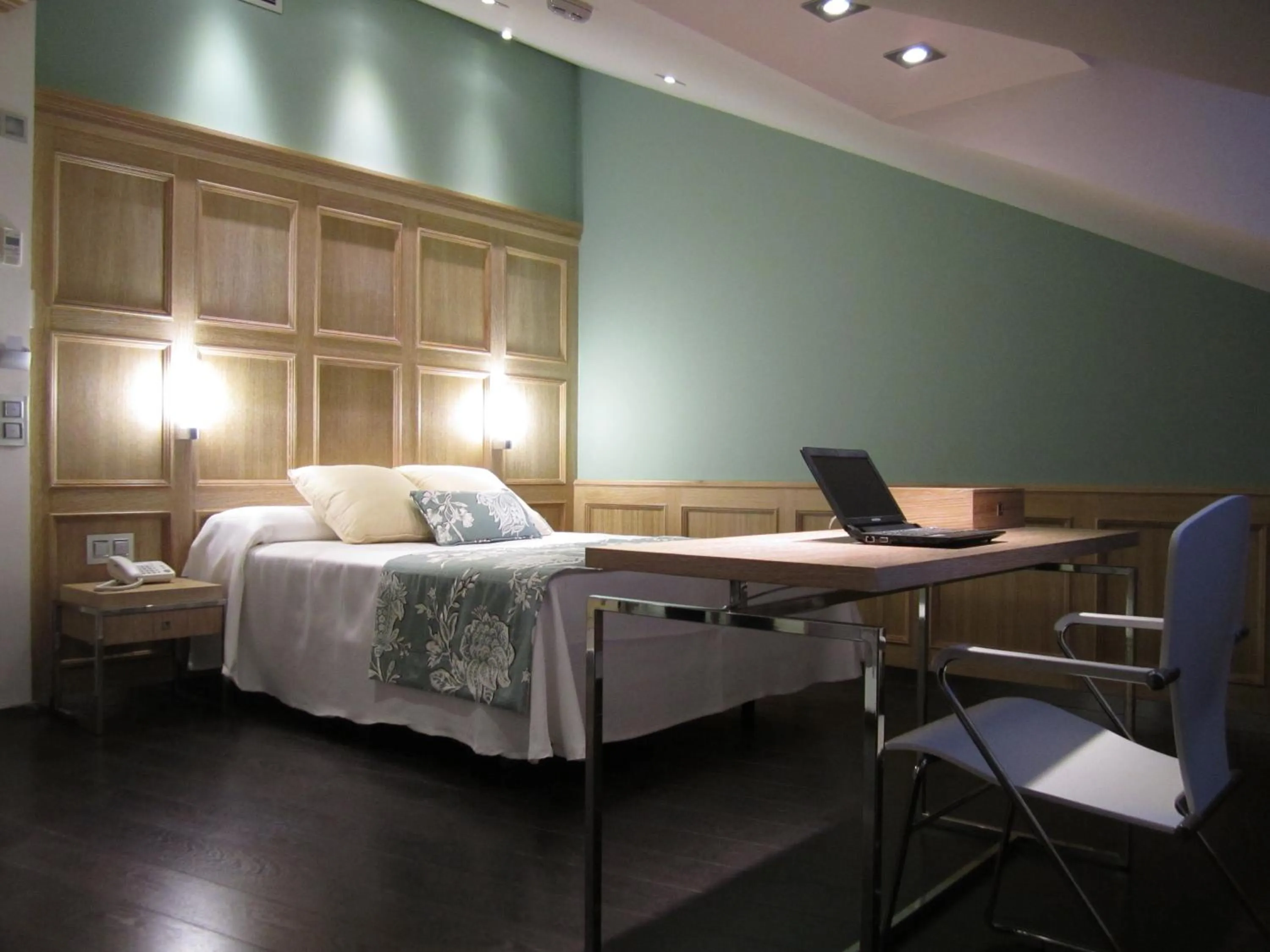 Photo of the whole room, Bed in Hotel Vía Gótica