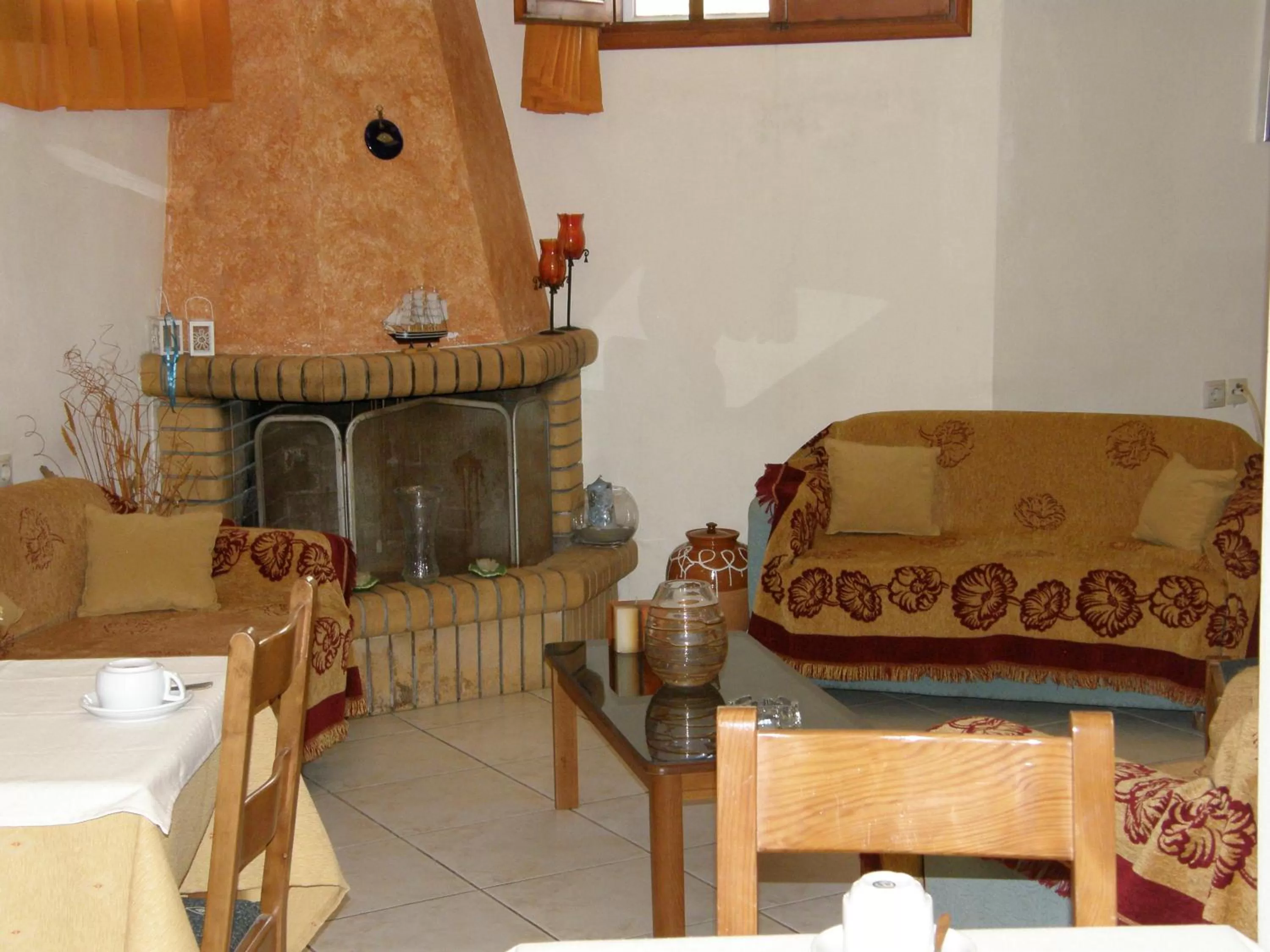 Restaurant/places to eat in Megim Hotel