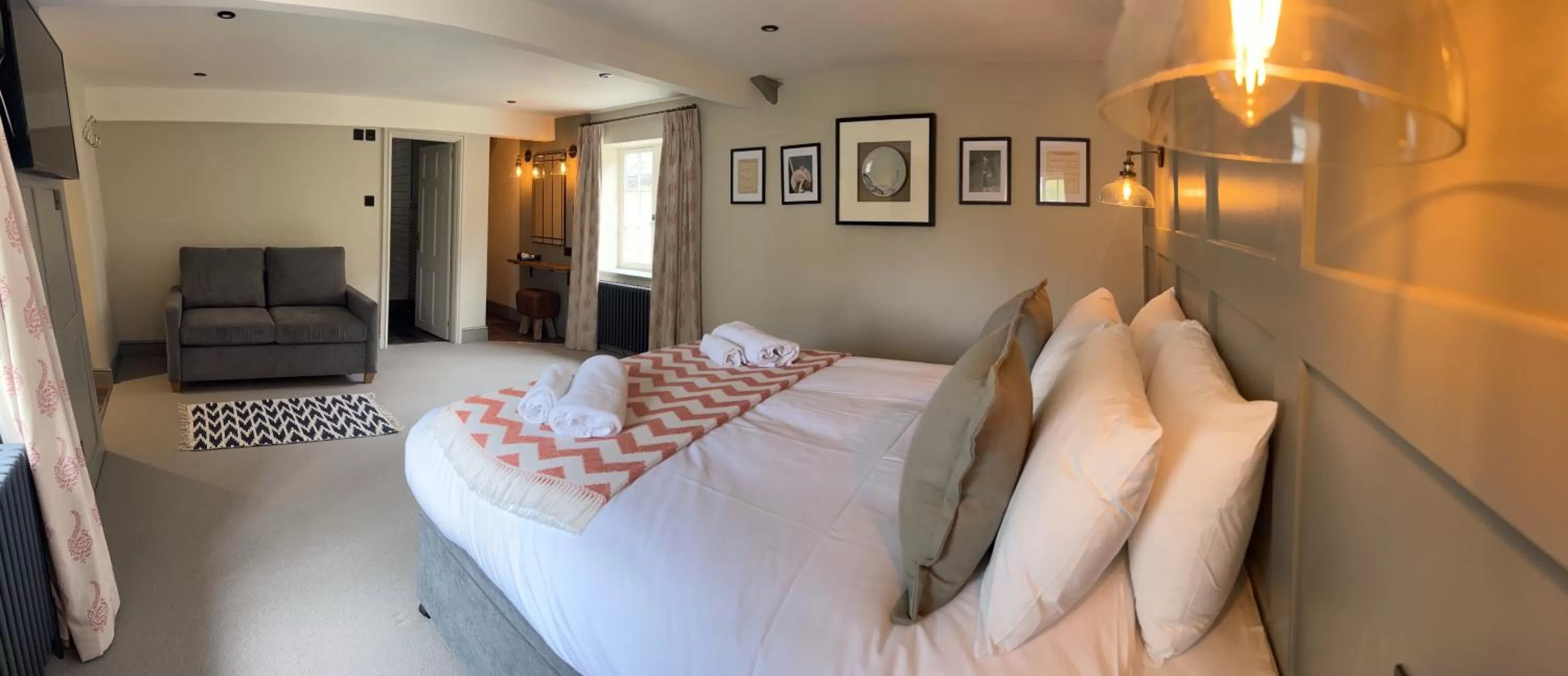 Bedroom, Bed in The Punchbowl Inn