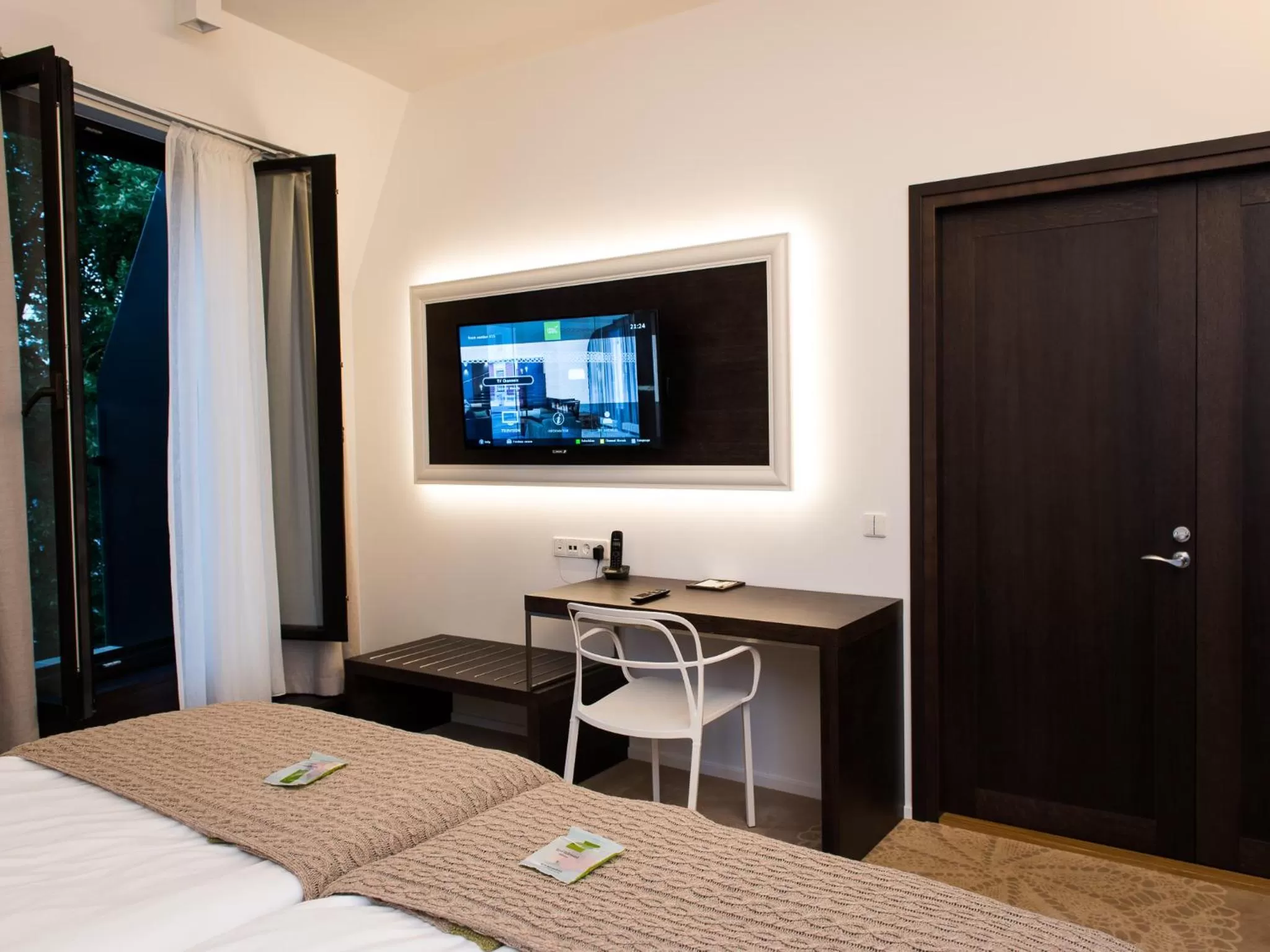 TV and multimedia, Bed in Lydia Hotel