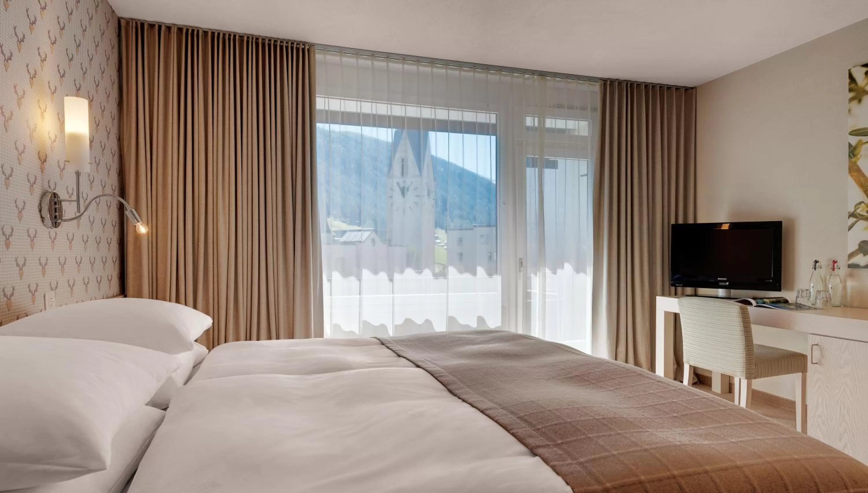 Day, Bed in Morosani Posthotel