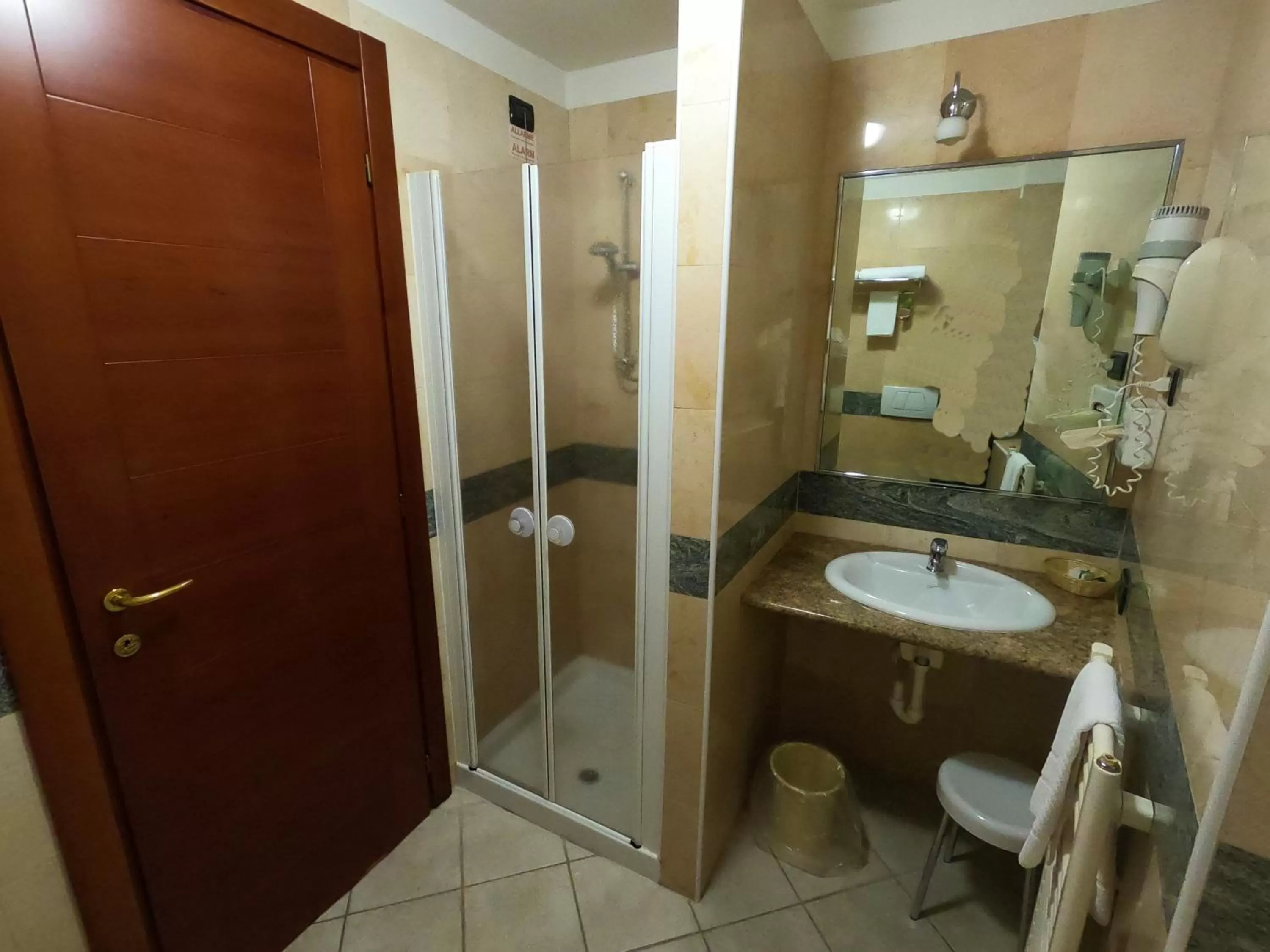 Bathroom in Hotel Ungheria Varese 1946