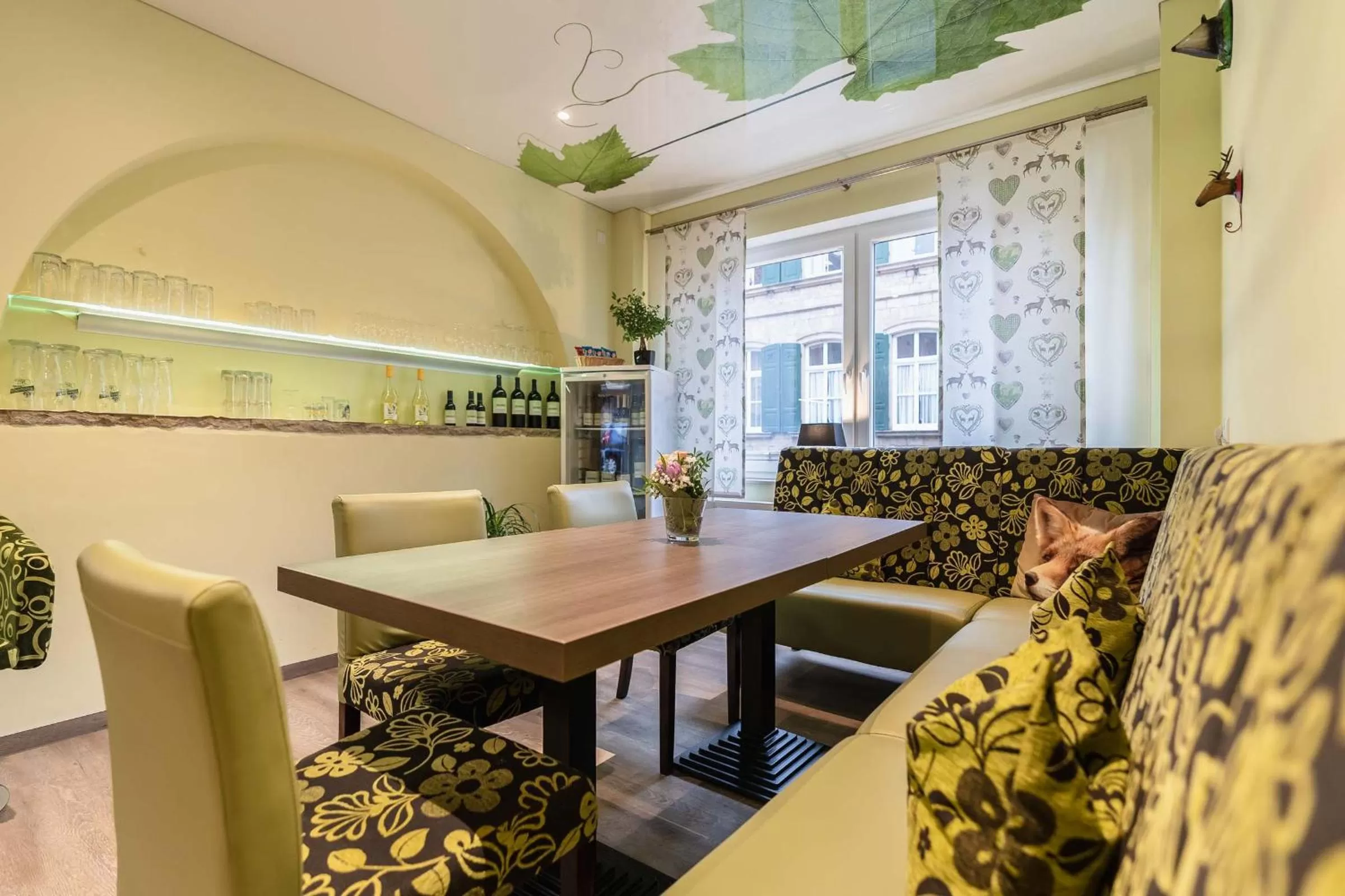 Restaurant/places to eat in Hotel Altes Weinhaus