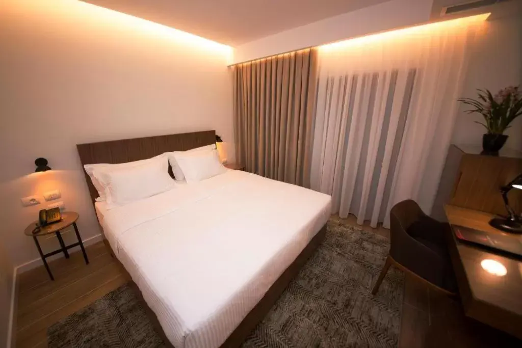 Twin Room with Balcony in Hotel Theatro- City Center Twin Room with Balcony in Hotel Theatro- City Center
