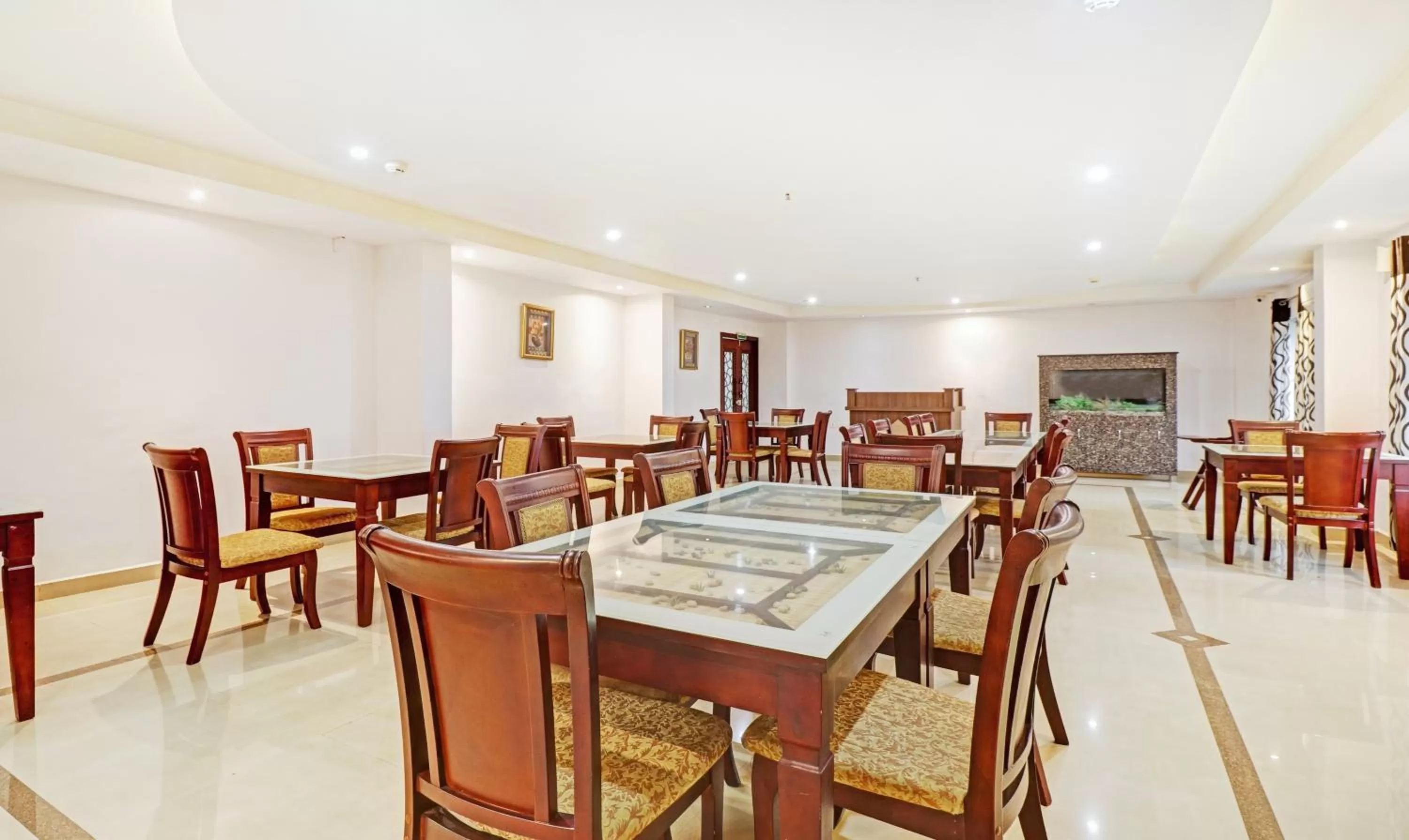 Restaurant/places to eat in Treebo Symphony Hotels And Resorts Angamally