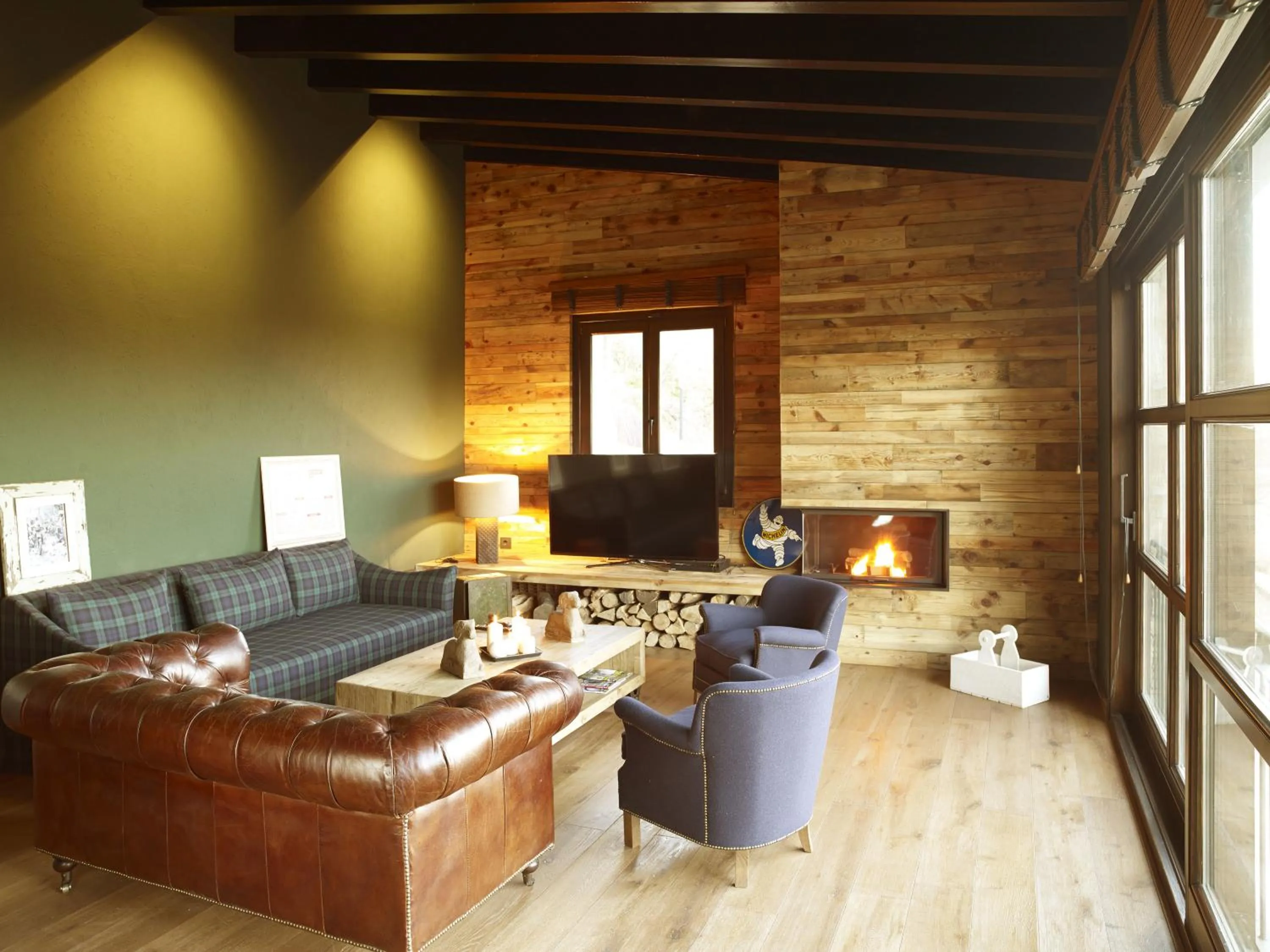 Communal lounge/ TV room in Hotel Boutique Puig Francó