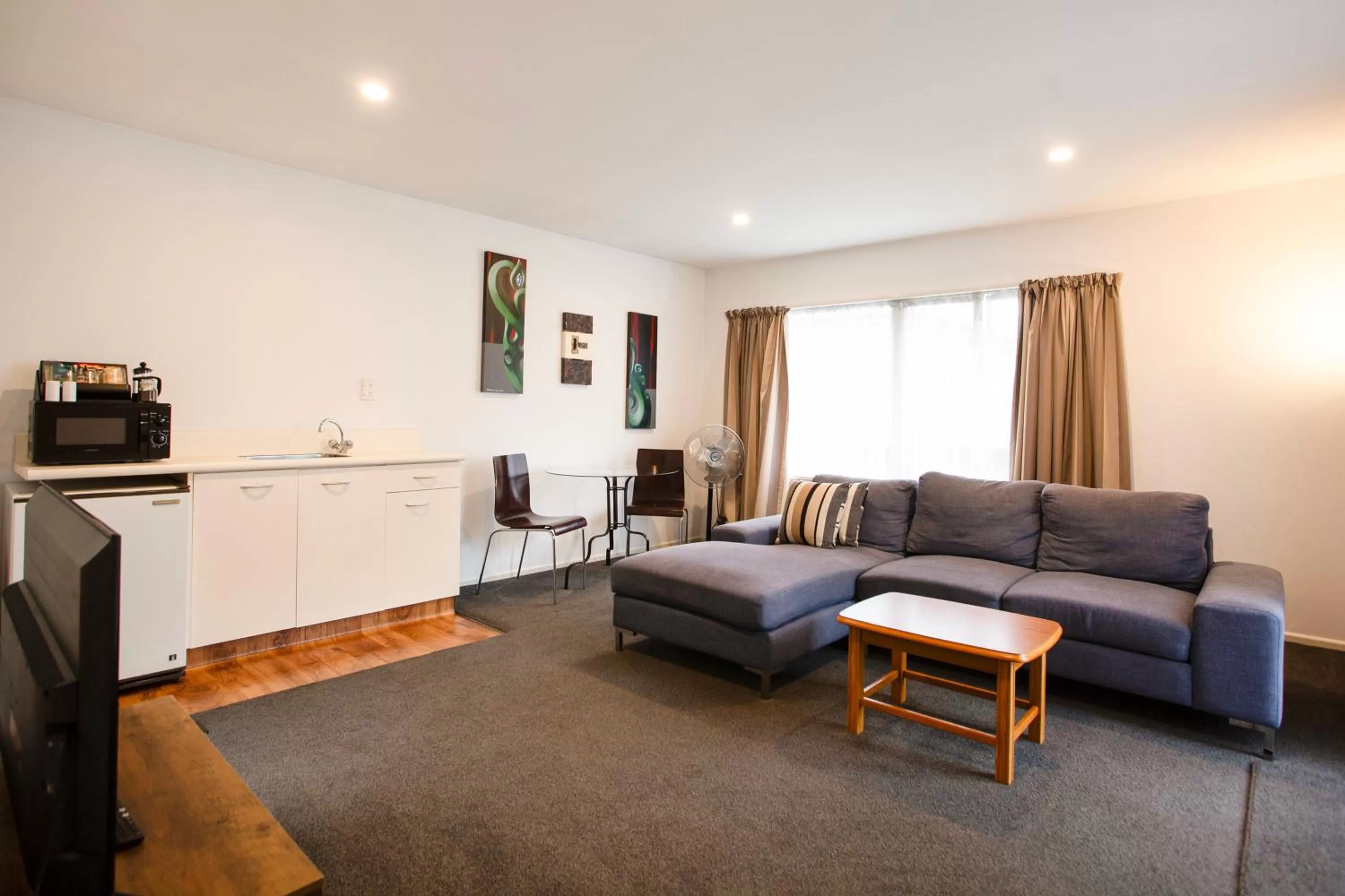 Living room in Casino Court Motor Lodge