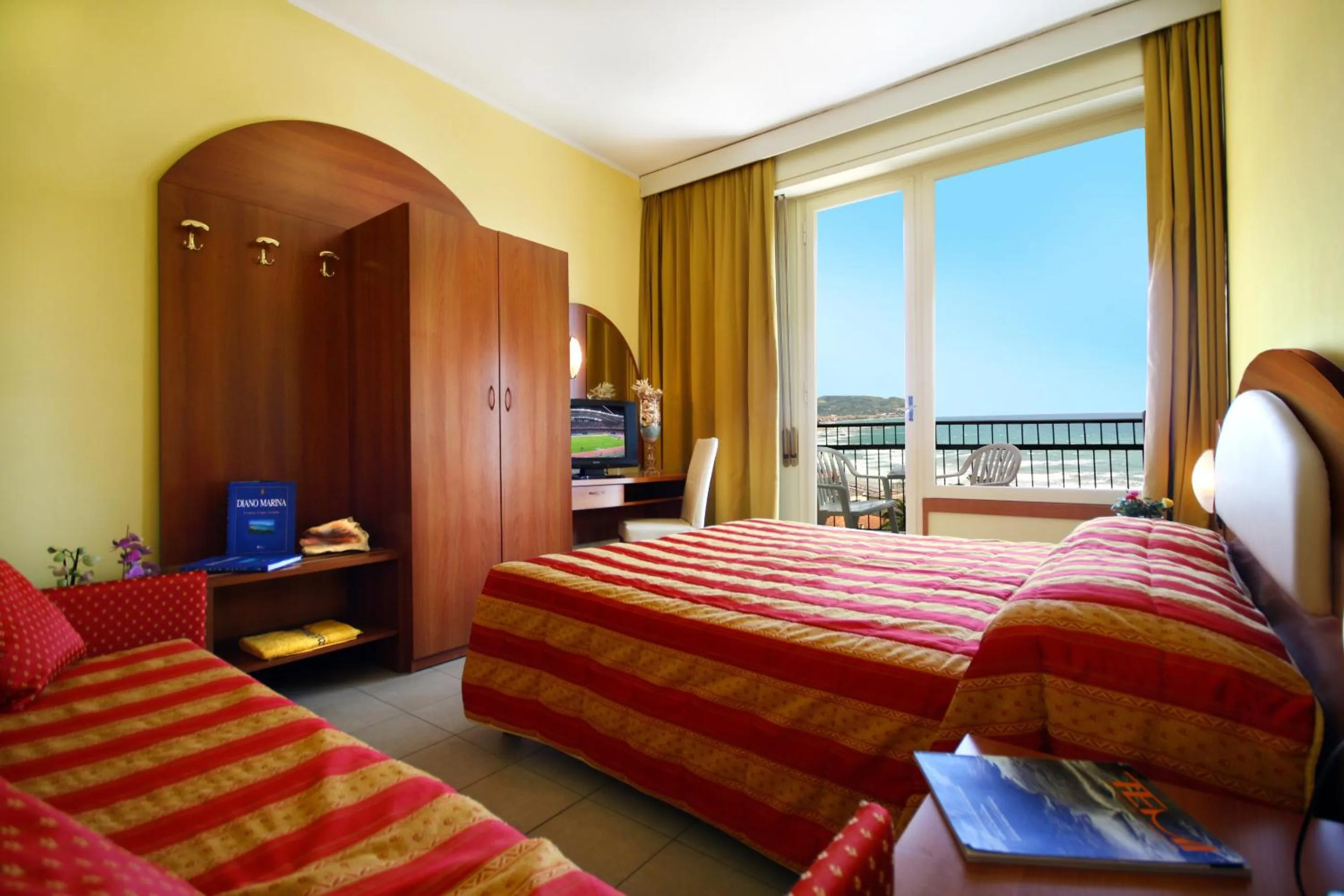 Balcony/Terrace, Bed in Piccolo Hotel